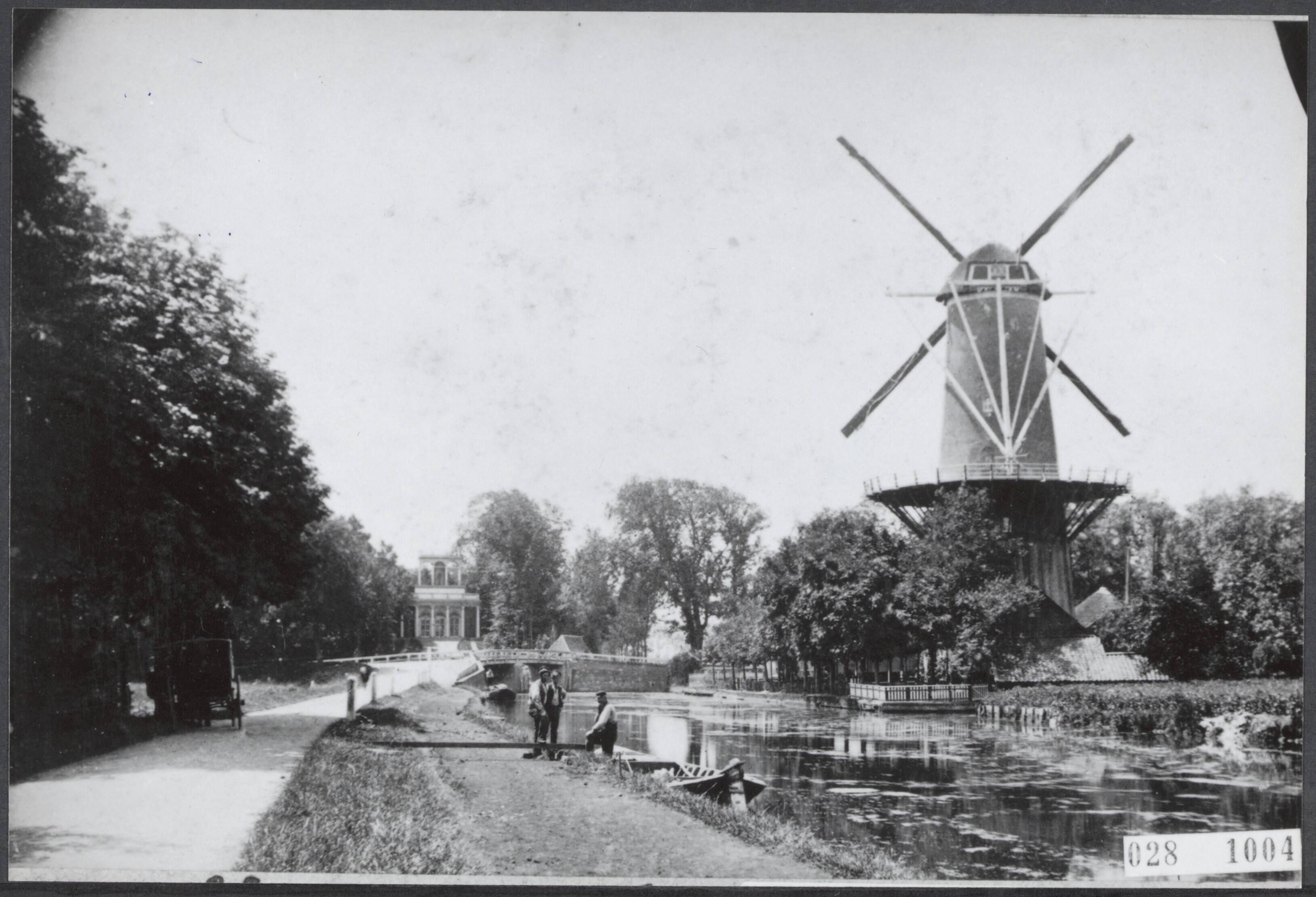 Fotocollectie Elsevier Binnenland — Rijswijk. Molen bij de Hoornbrug — Foto: Onbekend / Publiek Domein of Rechtenvrij. Licentie: Set B: Rechtenvrij / Publiek Domein. Bron: Nationaal Archief. http://hdl.handle.net/10648/addf7c5c-d0b4-102d-bcf8-003048976d84