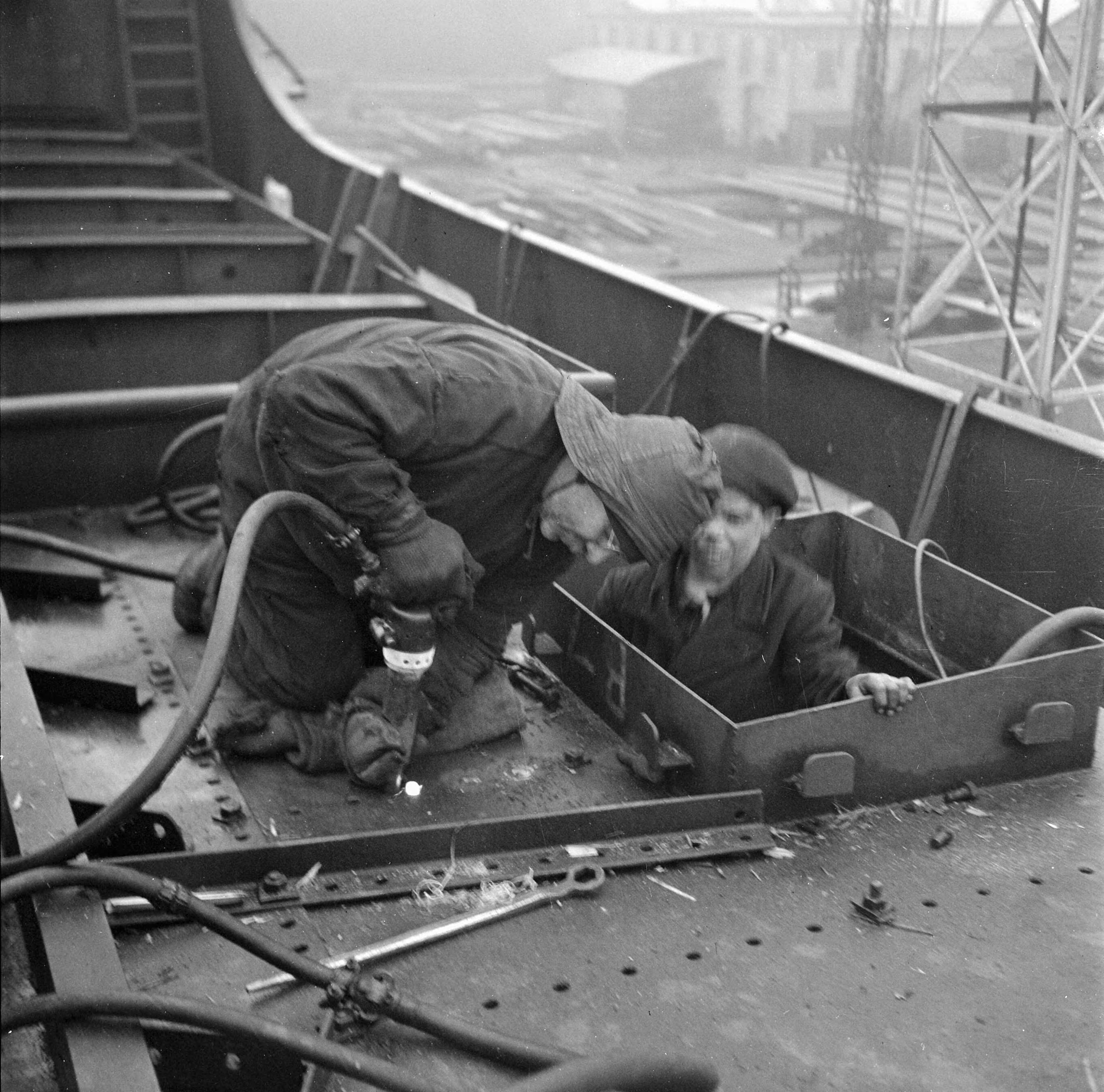 Fotocollectie Anefo — Scheepbouwwerf Groningen — Foto: Breijer, Charles / Anefo. Licentie: Set B: Rechtenvrij / Publiek Domein. Bron: Nationaal Archief. http://hdl.handle.net/10648/a8927498-d0b4-102d-bcf8-003048976d84
