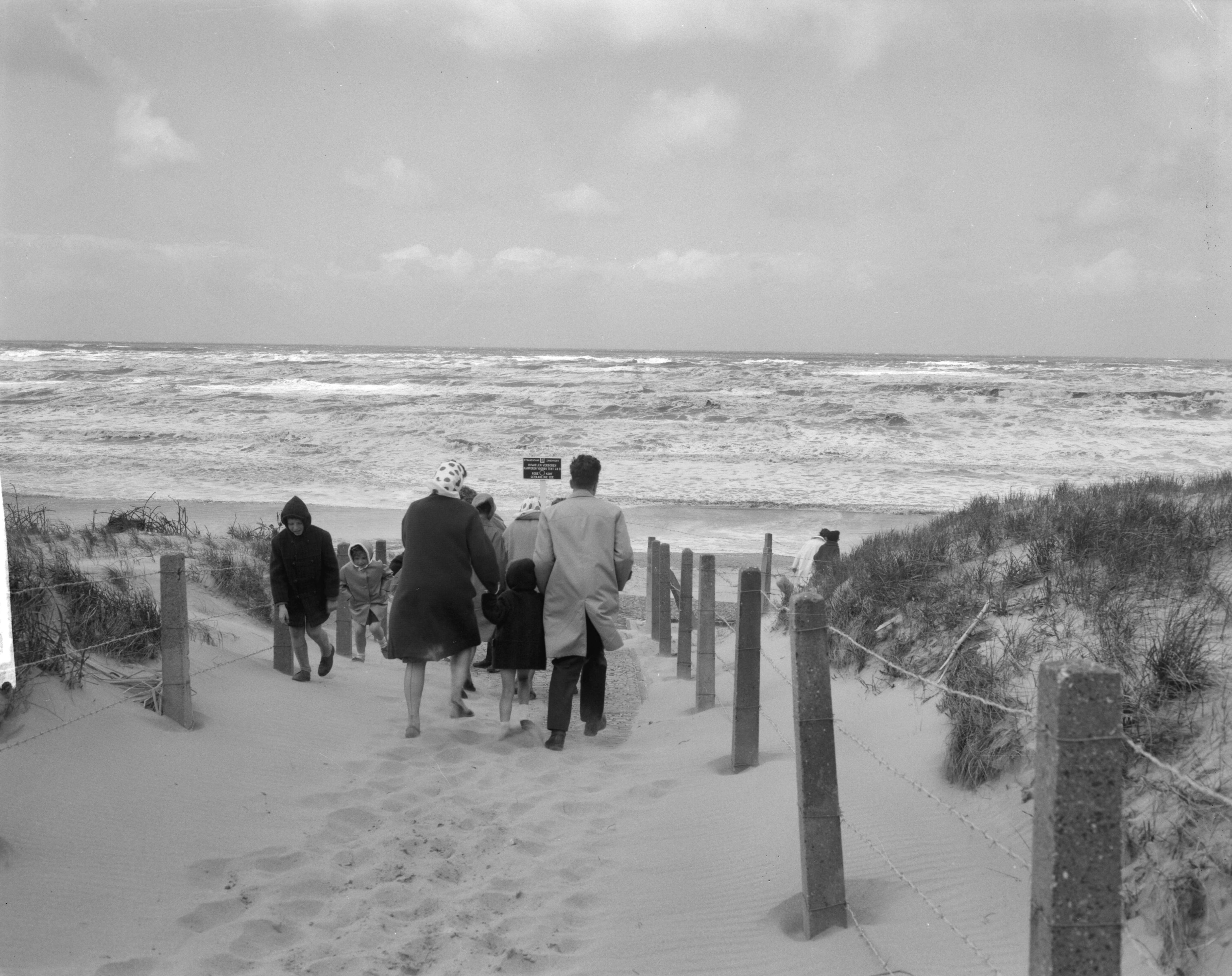 Fotocollectie Anefo — Zandvoort op Hemelvaartsdag — Foto: Bilsen, Joop van / Anefo. Licentie: Set B: Rechtenvrij / Publiek Domein. Bron: Nationaal Archief. http://hdl.handle.net/10648/aa0aa156-d0b4-102d-bcf8-003048976d84