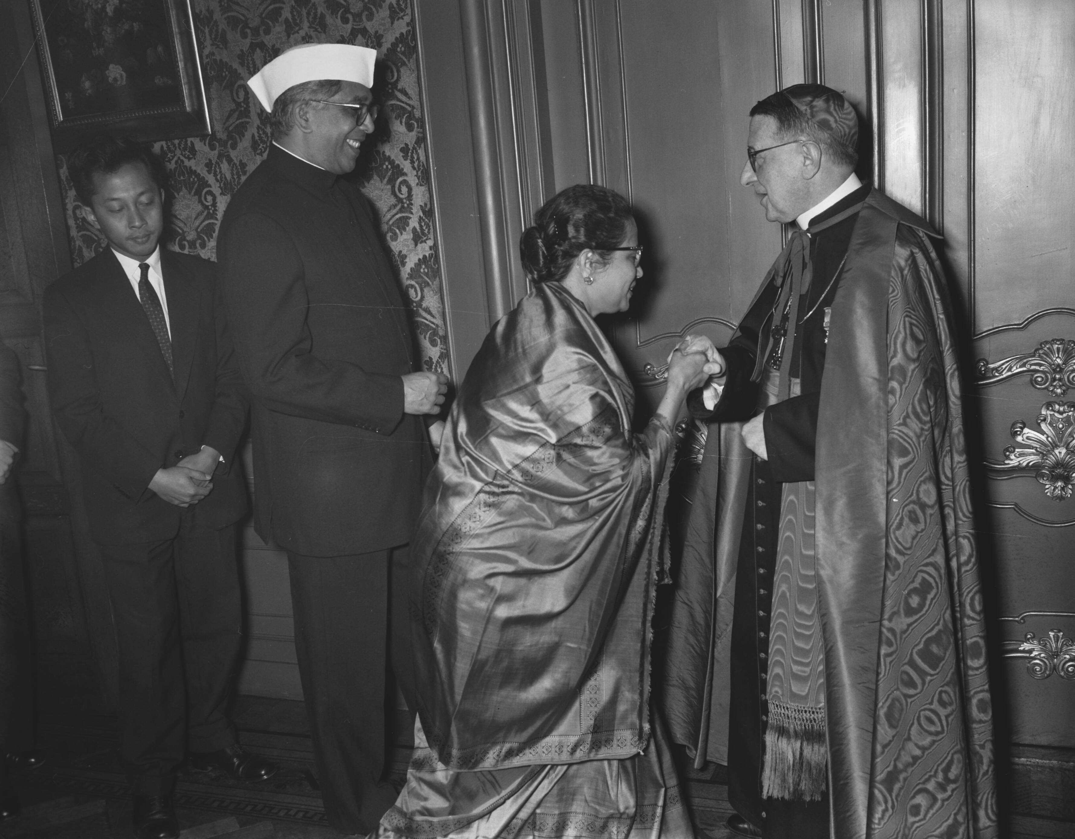 Fotocollectie Anefo — Afscheidsreceptie van de apostolische internuntius kardinaal mgr. P. Giobbe in Den Haag — Foto: Noske, J.D. / Anefo. Licentie: Set B: Rechtenvrij / Publiek Domein. Bron: Nationaal Archief. http://hdl.handle.net/10648/a989815c-d0b4-102d-bcf8-003048976d84