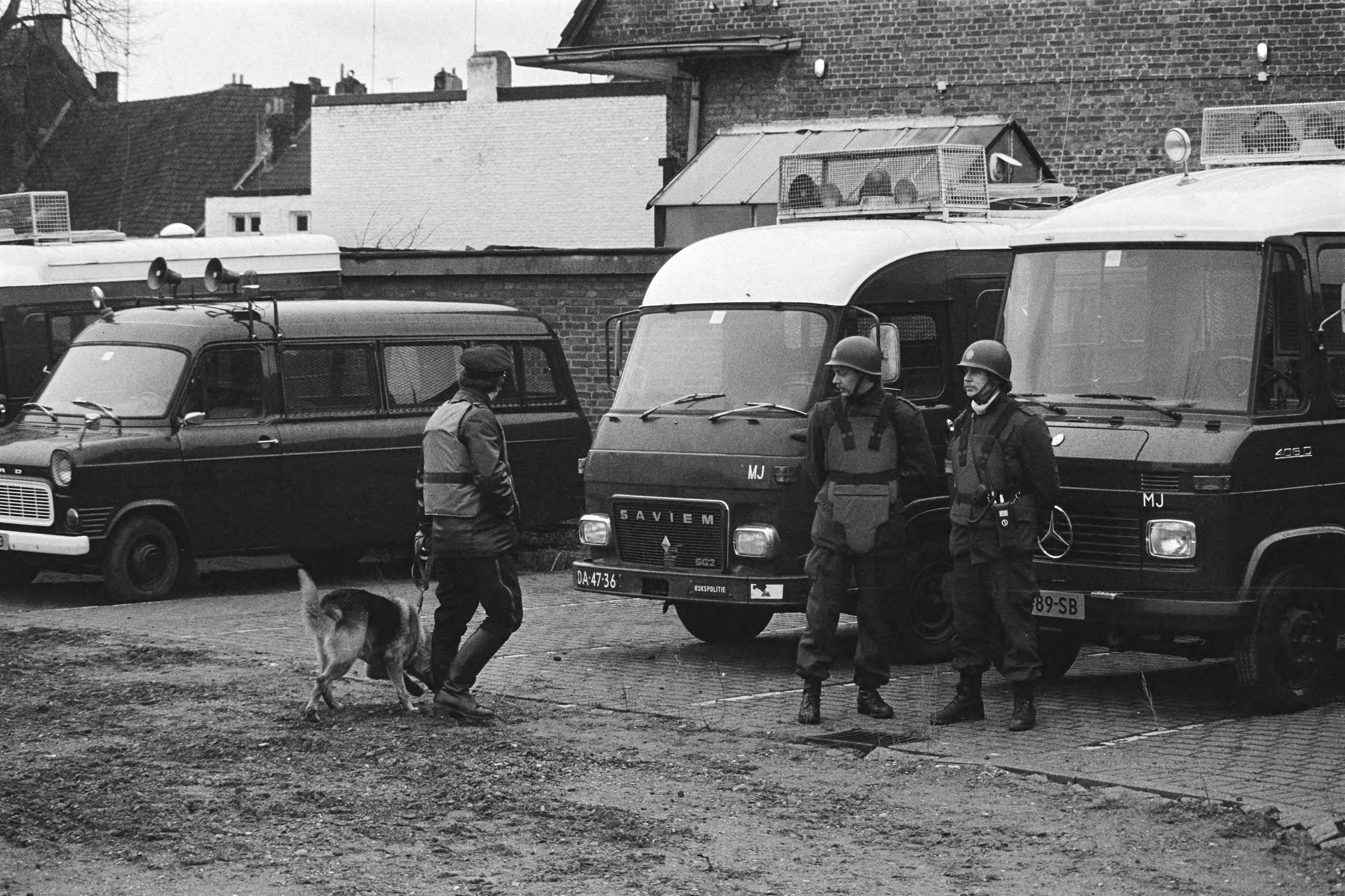 Fotocollectie Anefo — Behandeling uitleveringsverzoek RAF lid Folkerts door rechtbank in Maastricht — Foto: Verhoeff, Bert / Anefo. Licentie: Set B: Rechtenvrij / Publiek Domein. Bron: Nationaal Archief. http://hdl.handle.net/10648/aca9df80-d0b4-102d-bcf8-003048976d84