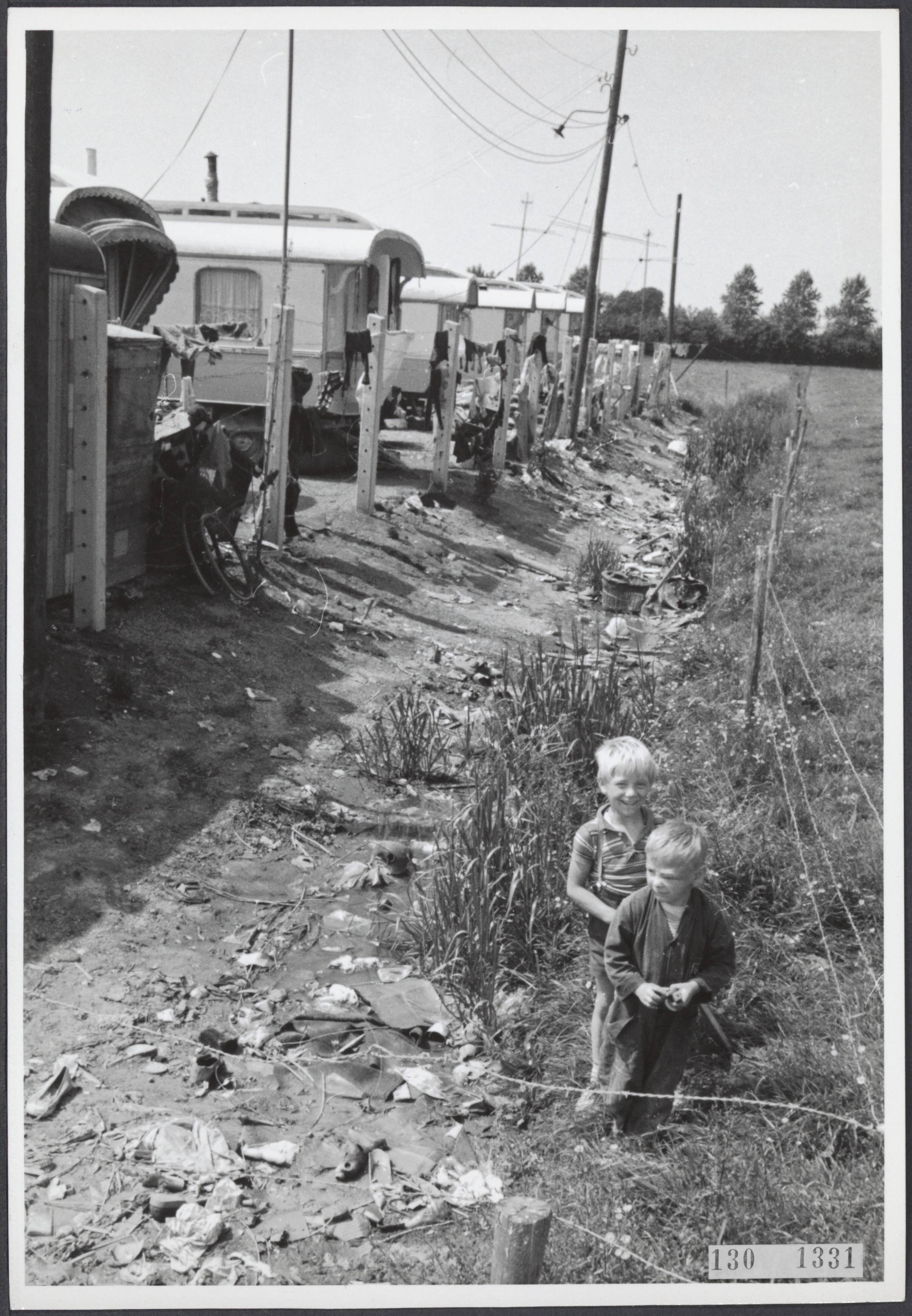 Fotocollectie Rijksvoorlichtingsdienst Eigen — Woonwagenkamp Zoetermeer — Foto: Fotobureau Meijer / RVD. Licentie: Set B: Rechtenvrij / Publiek Domein. Bron: Nationaal Archief. http://hdl.handle.net/10648/af4dbe0a-d0b4-102d-bcf8-003048976d84