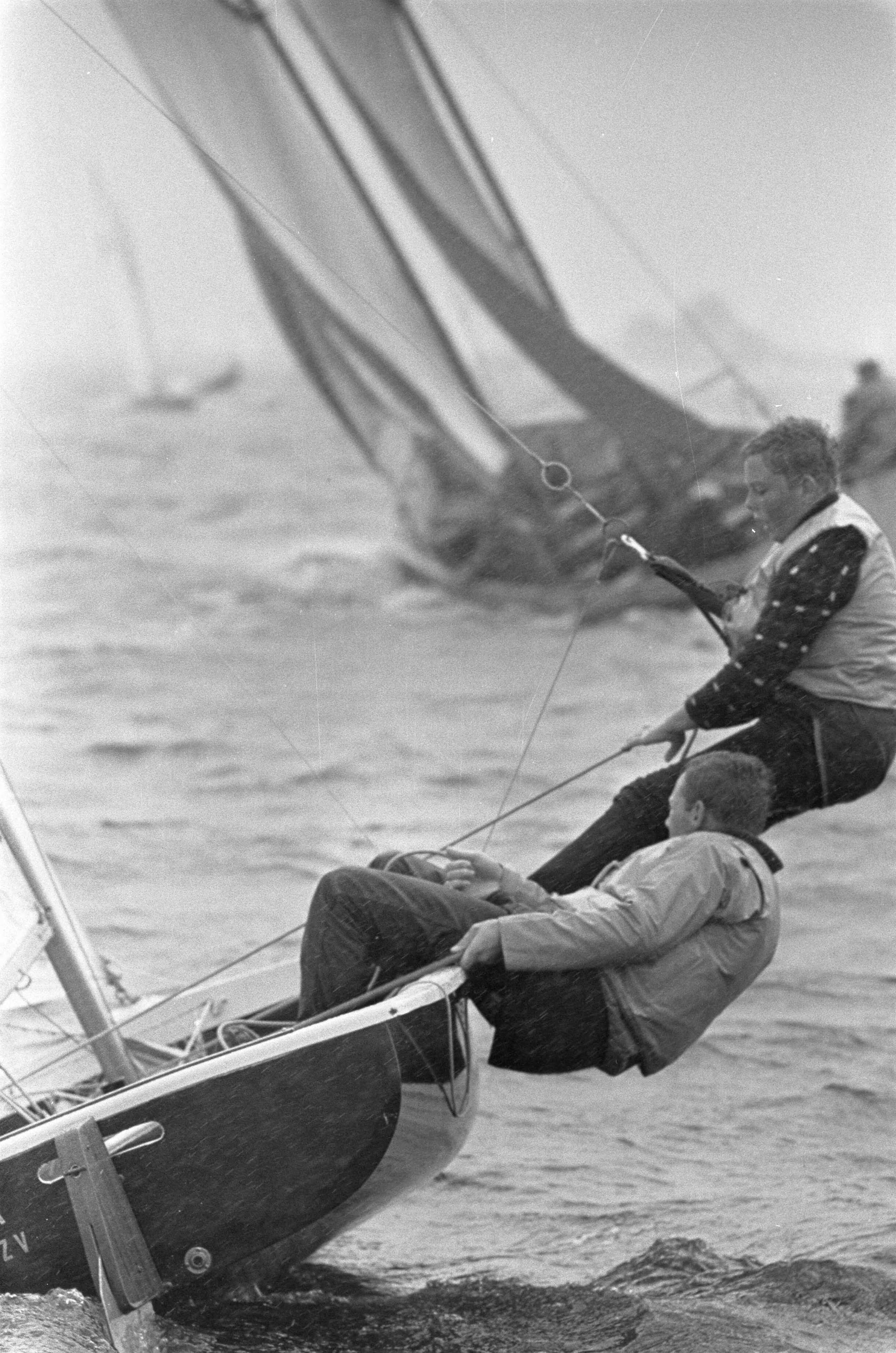 Fotocollectie Anefo — Hollandweek te Loosdrecht, een stern is omgeslagen, aktie op de plassen — Foto: Kroon, Ron / Anefo. Licentie: Set B: Rechtenvrij / Publiek Domein. Bron: Nationaal Archief. http://hdl.handle.net/10648/aaf497e8-d0b4-102d-bcf8-003048976d84