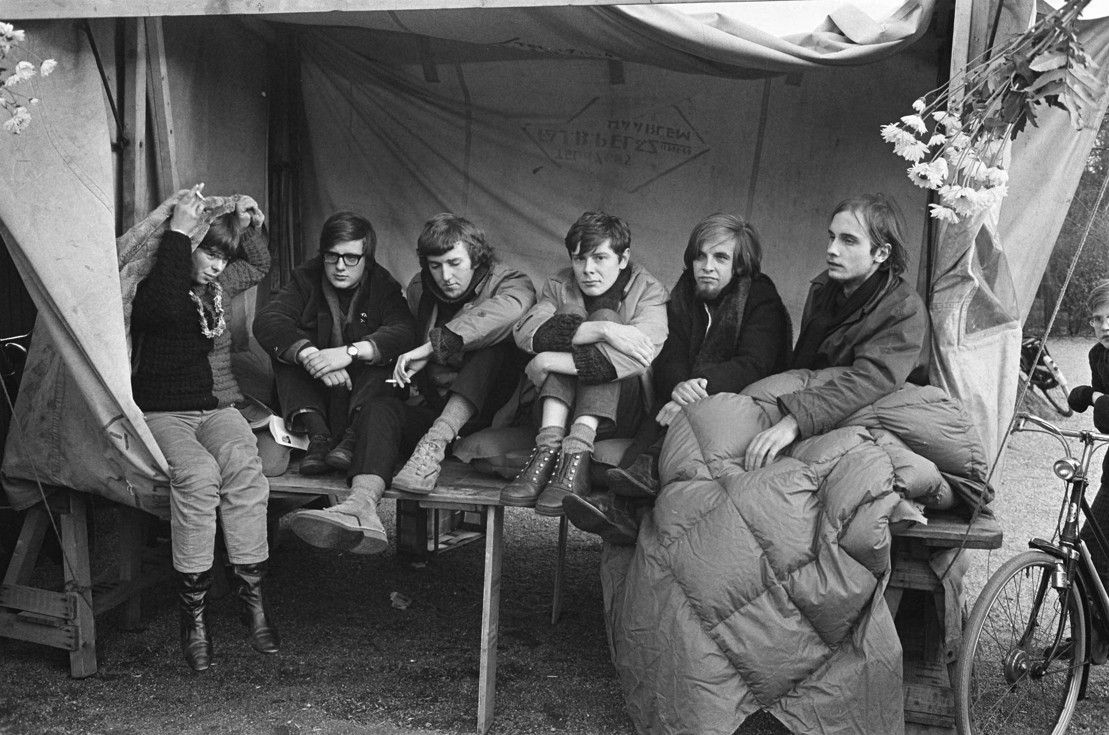 Fotocollectie Anefo — Kerstvasten tegen oorlog in Vietnam. Initiatiefnemer was Harrie van der Meulen (rechts op de foto) — Foto: Koch, Eric / Anefo. Licentie: Set B: Rechtenvrij / Publiek Domein. Bron: Nationaal Archief. http://hdl.handle.net/10648/ab099314-d0b4-102d-bcf8-003048976d84
