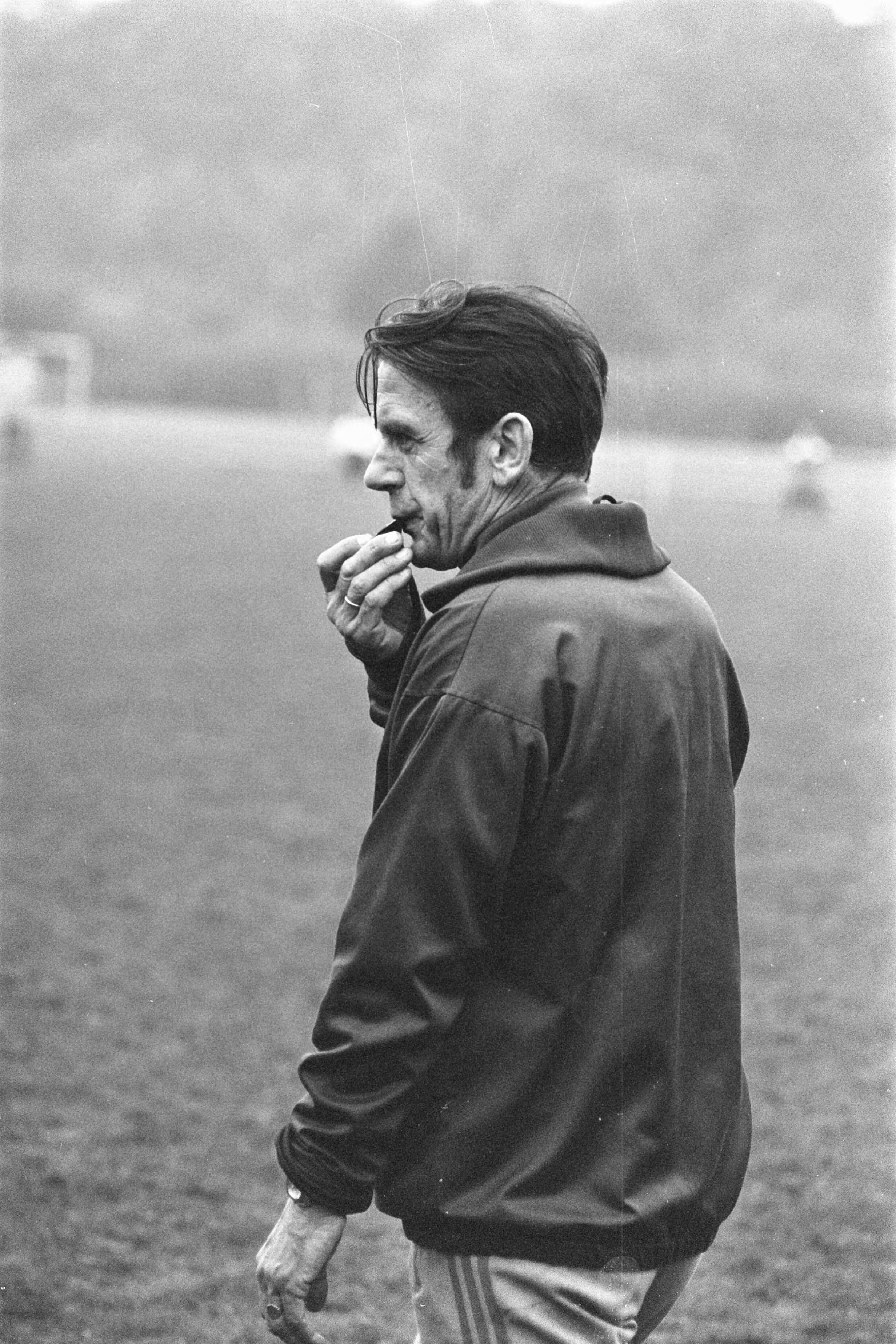 Fotocollectie Anefo — Training Nederlands elftal in Zeist, trainer Zwartkruis in actie — Foto: Peters, Hans / Anefo. Licentie: Set B: Rechtenvrij / Publiek Domein. Bron: Nationaal Archief. http://hdl.handle.net/10648/aca52616-d0b4-102d-bcf8-003048976d84