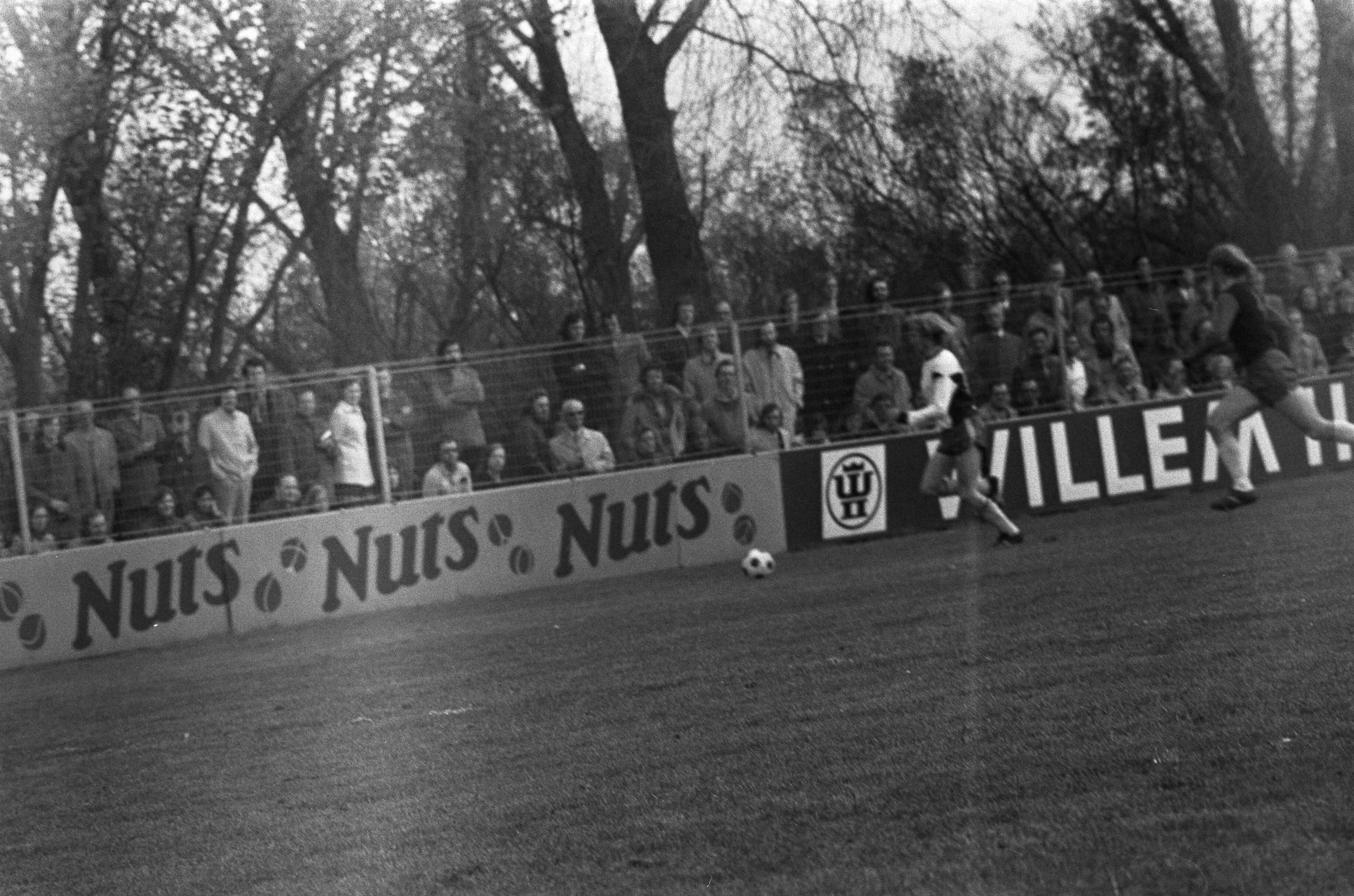 Fotocollectie Anefo — Haarlem tegen NAC 3-1, doelpunt van NAC — Foto: Peters, Hans / Anefo. Licentie: Set B: Rechtenvrij / Publiek Domein. Bron: Nationaal Archief. http://hdl.handle.net/10648/ac2c303a-d0b4-102d-bcf8-003048976d84