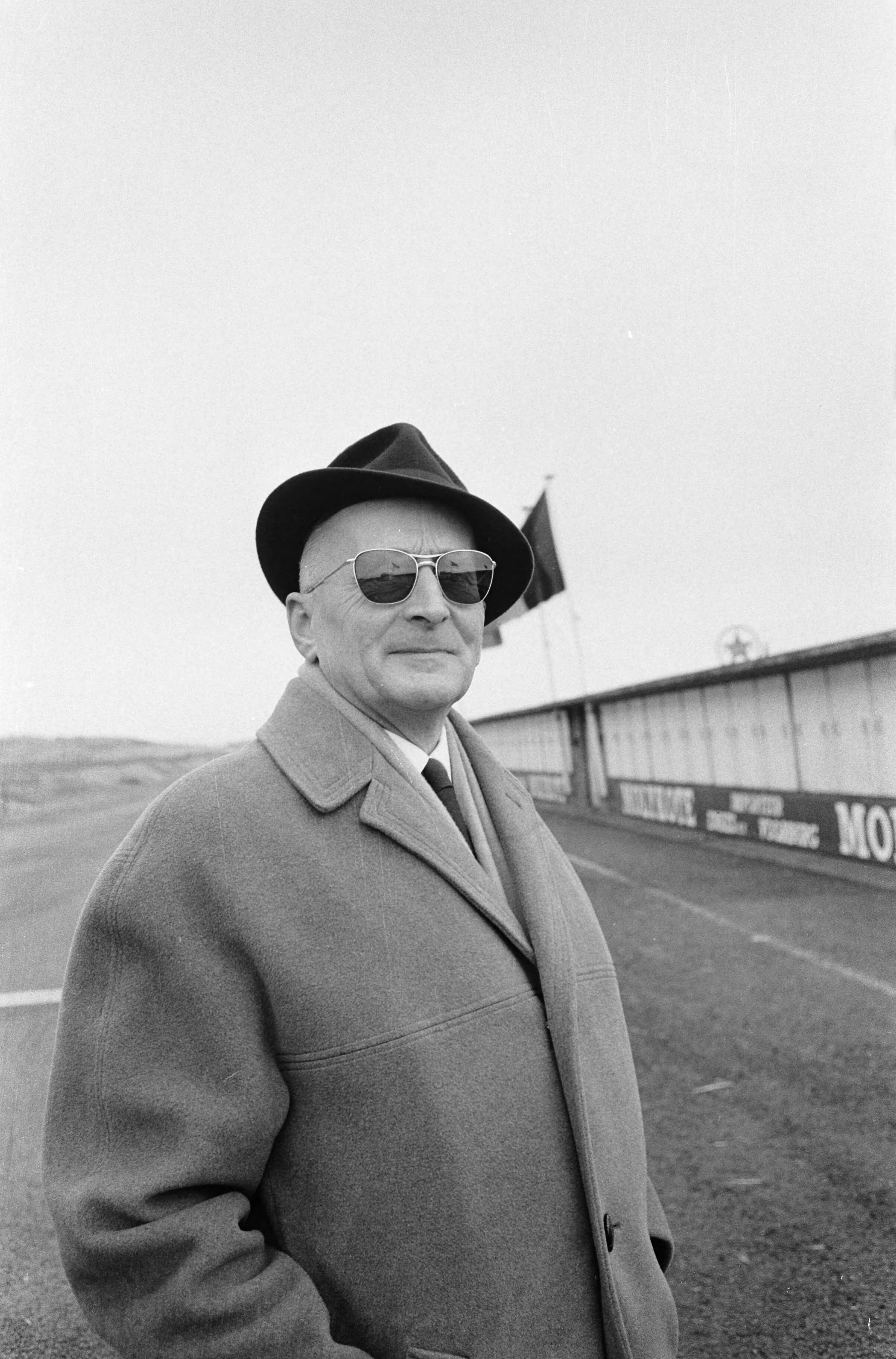 Fotocollectie Anefo — Burgemeester van Zandvoort, H.M. van Fenema, op het circuit Zandvoort — Foto: Pot, Harry / Anefo. Licentie: Set B: Rechtenvrij / Publiek Domein. Bron: Nationaal Archief. http://hdl.handle.net/10648/a9ff7c7c-d0b4-102d-bcf8-003048976d84