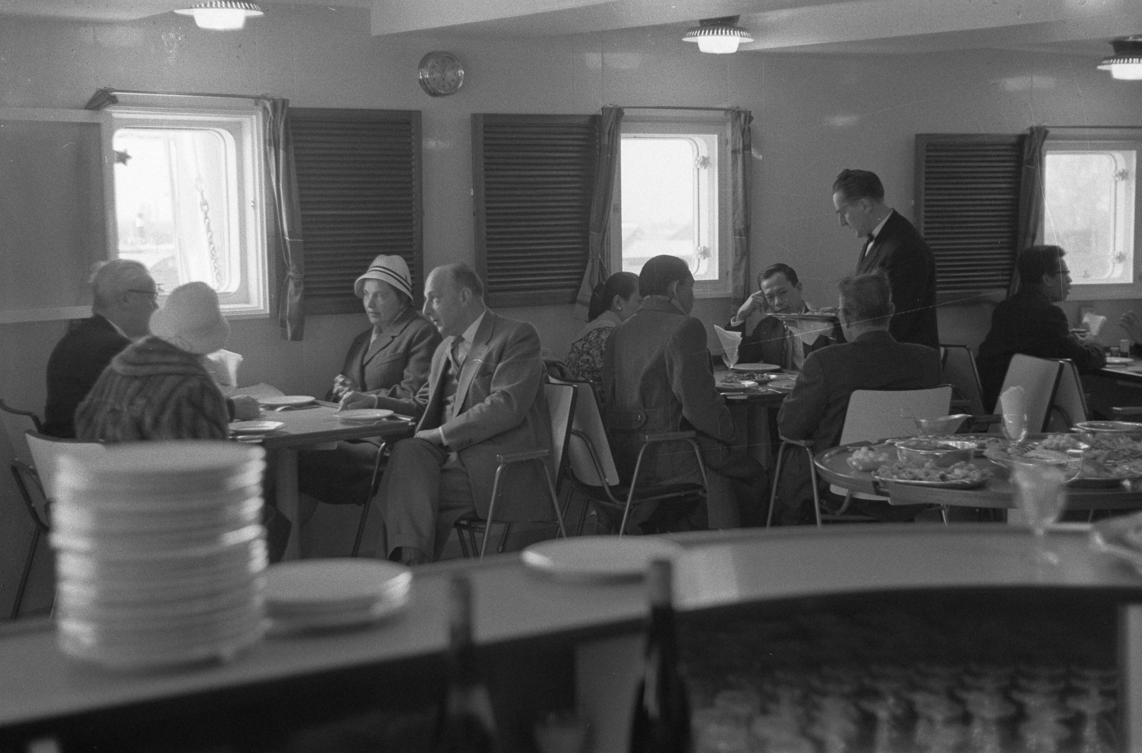 Fotocollectie Anefo — Tewaterlating "Krakatau" bij Zaanlandse Scheepsbouw Mij — Foto: Pot, Harry / Anefo. Licentie: Set B: Rechtenvrij / Publiek Domein. Bron: Nationaal Archief. http://hdl.handle.net/10648/a9adec2c-d0b4-102d-bcf8-003048976d84