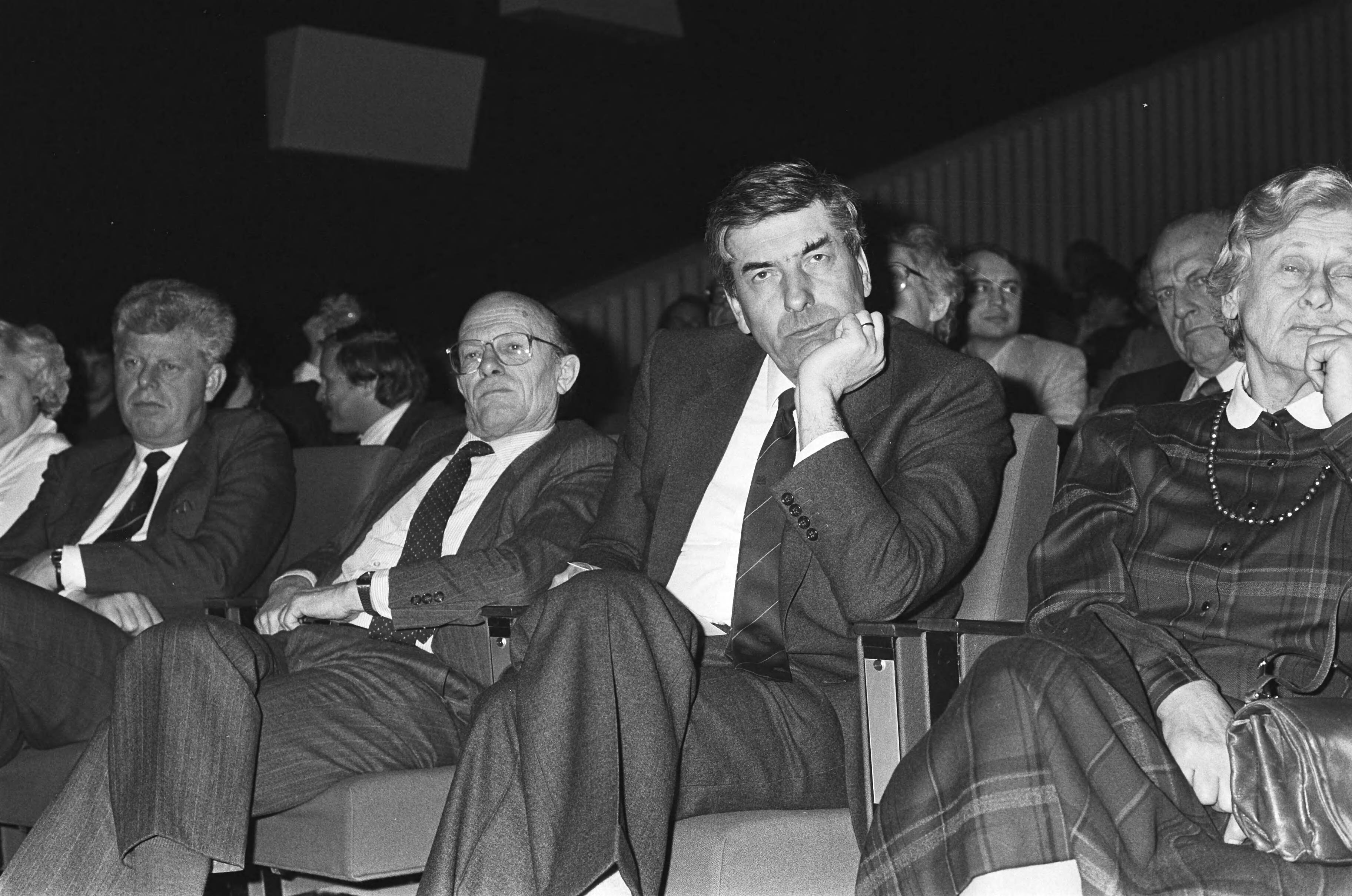 Viering 40 jarig bestaan van PvdA in Den Haag — Ruud Lubbers — Foto: Molendijk, Bart / Anefo. Licentie: Set B: Rechtenvrij / Publiek Domein. Bron: Nationaal Archief. http://hdl.handle.net/10648/ad4fa546-d0b4-102d-bcf8-003048976d84