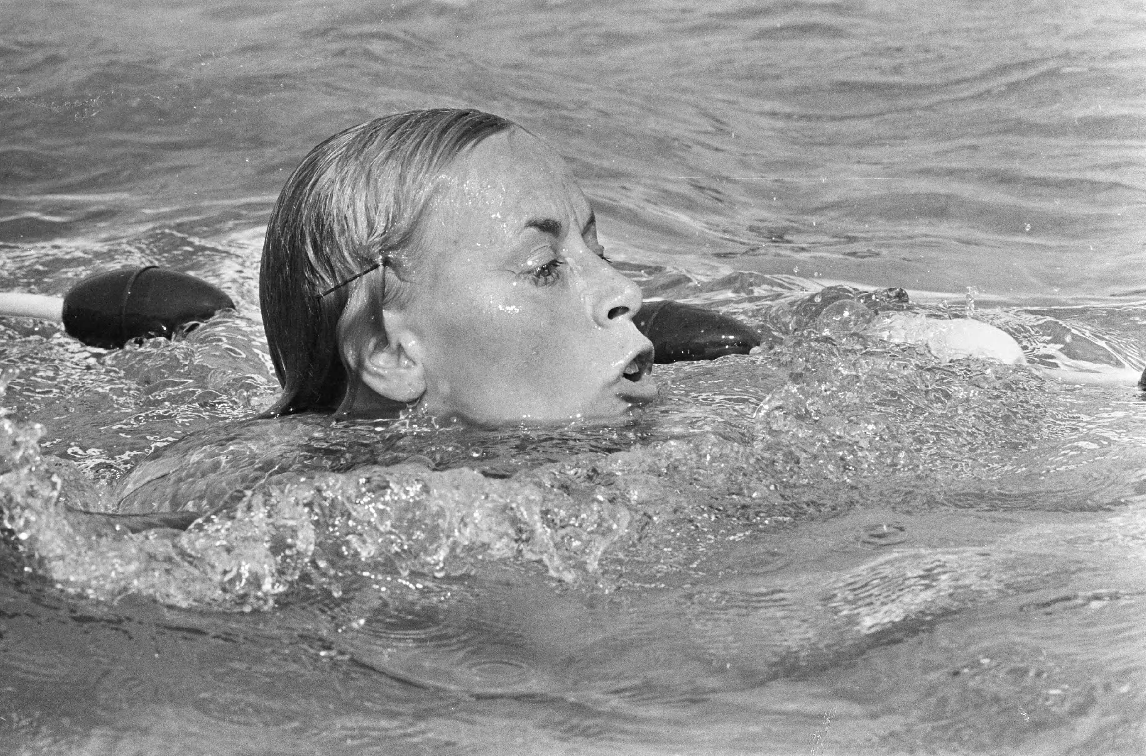 Fotocollectie Anefo — Europese Zwemkampioenschappen, Gretta Kok tijdens training — Foto: Kroon, Ron / Anefo. Licentie: Set B: Rechtenvrij / Publiek Domein. Bron: Nationaal Archief. http://hdl.handle.net/10648/aaf7ae10-d0b4-102d-bcf8-003048976d84