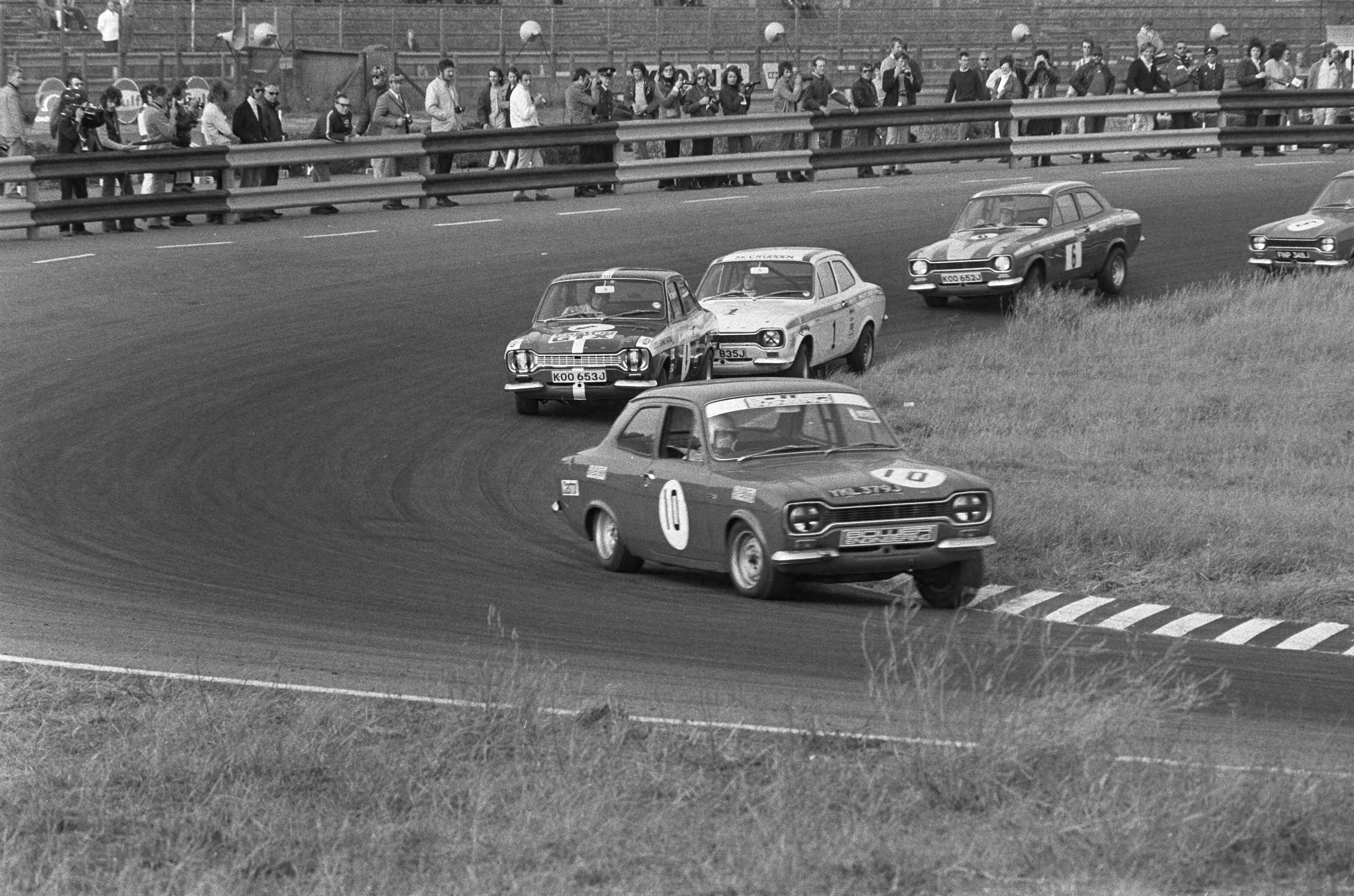 Fotocollectie Anefo — Autoraces Zandvoort — Foto: Mieremet, Rob / Anefo. Licentie: Set B: Rechtenvrij / Publiek Domein. Bron: Nationaal Archief. http://hdl.handle.net/10648/abd2c3a6-d0b4-102d-bcf8-003048976d84
