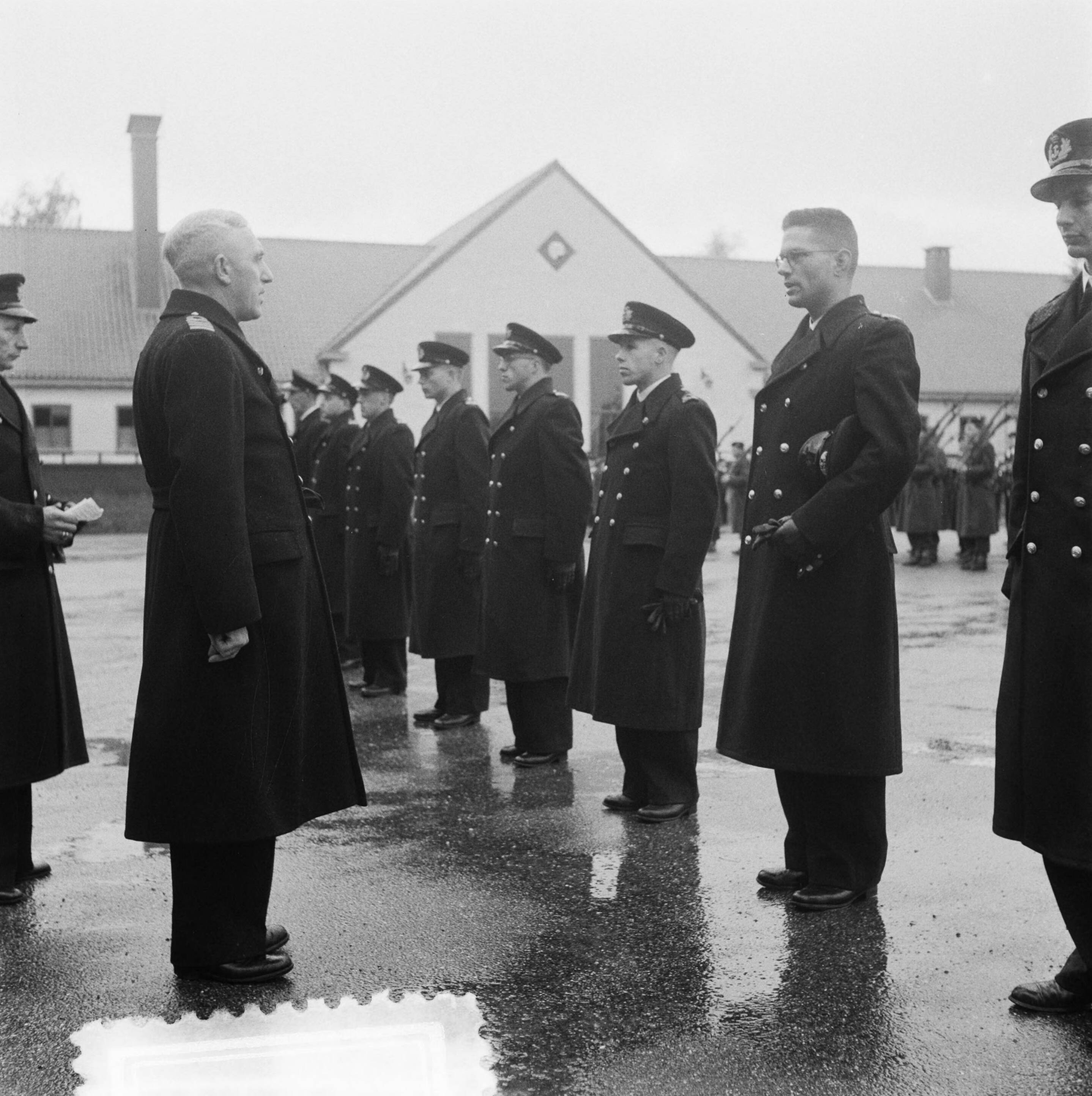 Beëdiging van marineofficieren op het MOC te Hilversum — Foto: Pot, Harry / Anefo. — Licentie: Set B: Rechtenvrij / Publiek Domein. Bron: Nationaal Archief. http://hdl.handle.net/10648/a90111f0-d0b4-102d-bcf8-003048976d84