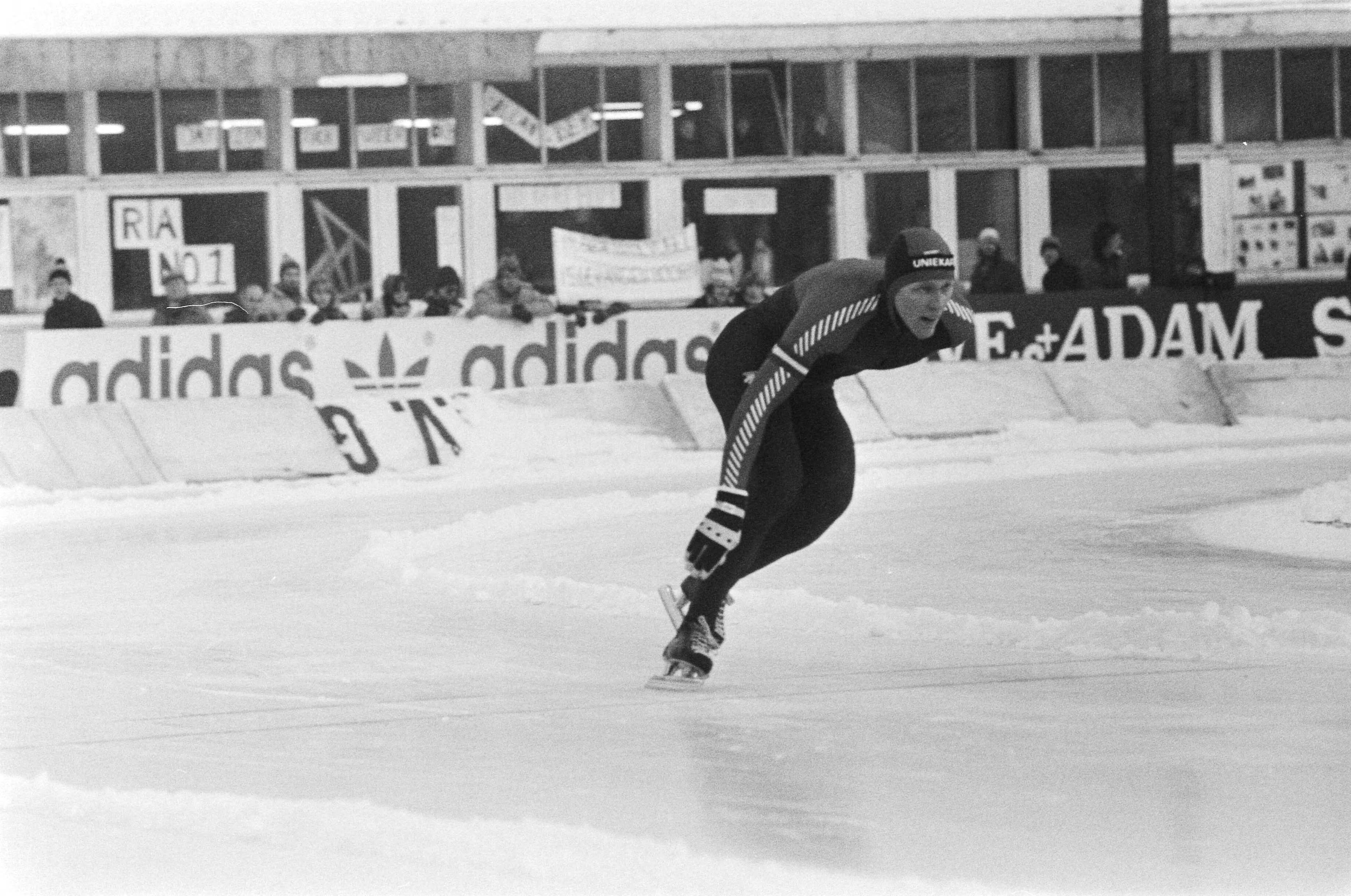 Fotocollectie Anefo — Schaatsinterland Nederland tegen Noorwegen in Groningen. Rolf Sibrandy in actie. — Foto: Dijk, Hans van / Anefo. Licentie: Set B: Rechtenvrij / Publiek Domein. Bron: Nationaal Archief. http://hdl.handle.net/10648/ad0be93c-d0b4-102d-bcf8-003048976d84