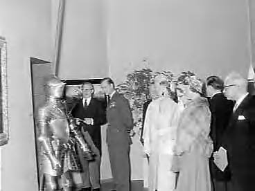 Fotocollectie Anefo — Bezoek Gemeentemuseum Den Haag — Foto: Behrens, Herbert F. / Anefo. Licentie: Set B: Rechtenvrij / Publiek Domein. Bron: Nationaal Archief. http://hdl.handle.net/10648/ad78a5c2-d0b4-102d-bcf8-003048976d84
