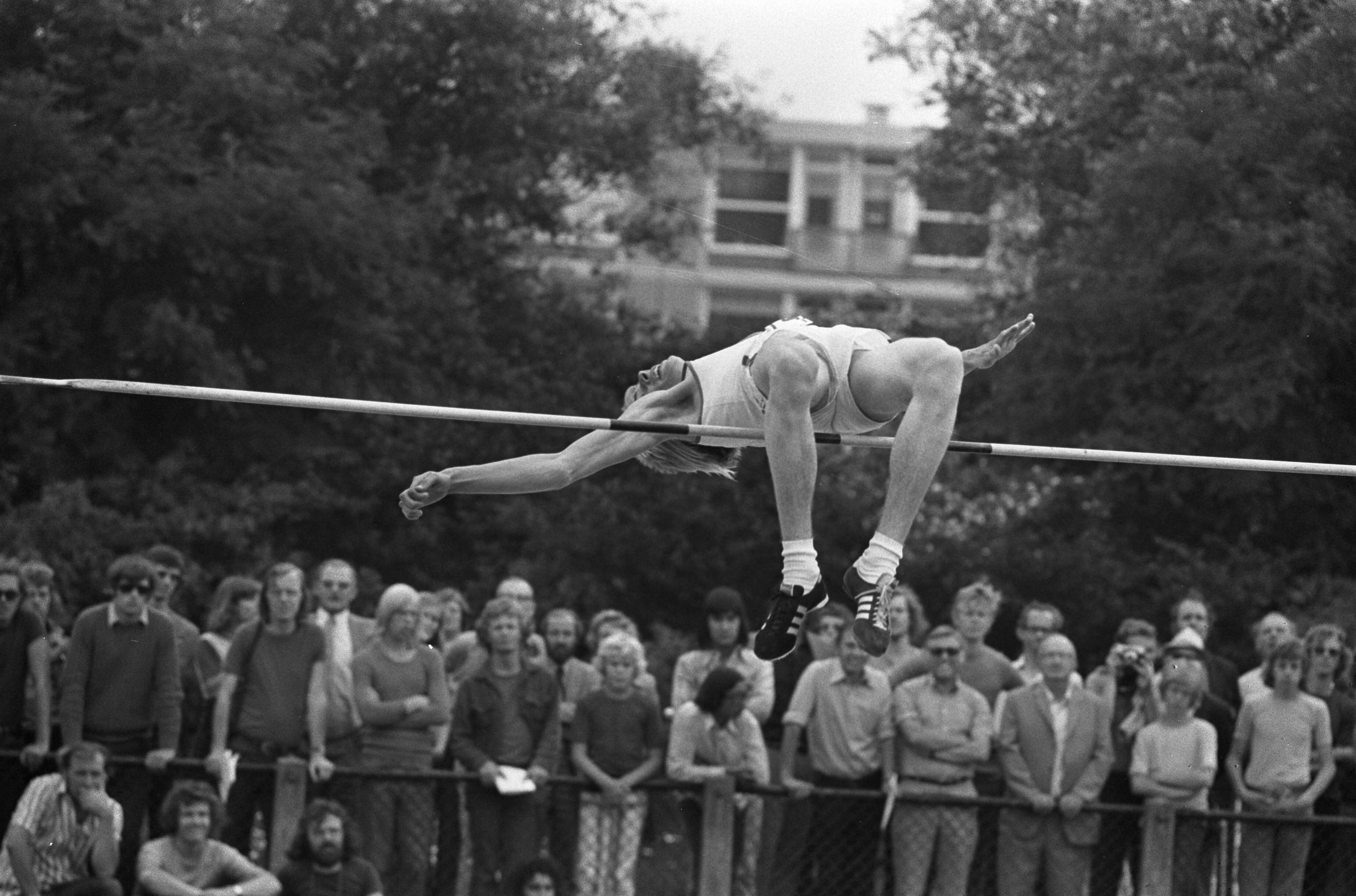 Fotocollectie Anefo — Nederlandse Atletiekkampioenschappen te Den Haag , Ruud Wielart in aktie tijdens hoogspringen — Foto: Punt, W. / Anefo. Licentie: Set B: Rechtenvrij / Publiek Domein. Bron: Nationaal Archief. http://hdl.handle.net/10648/ac31a2e0-d0b4-102d-bcf8-003048976d84