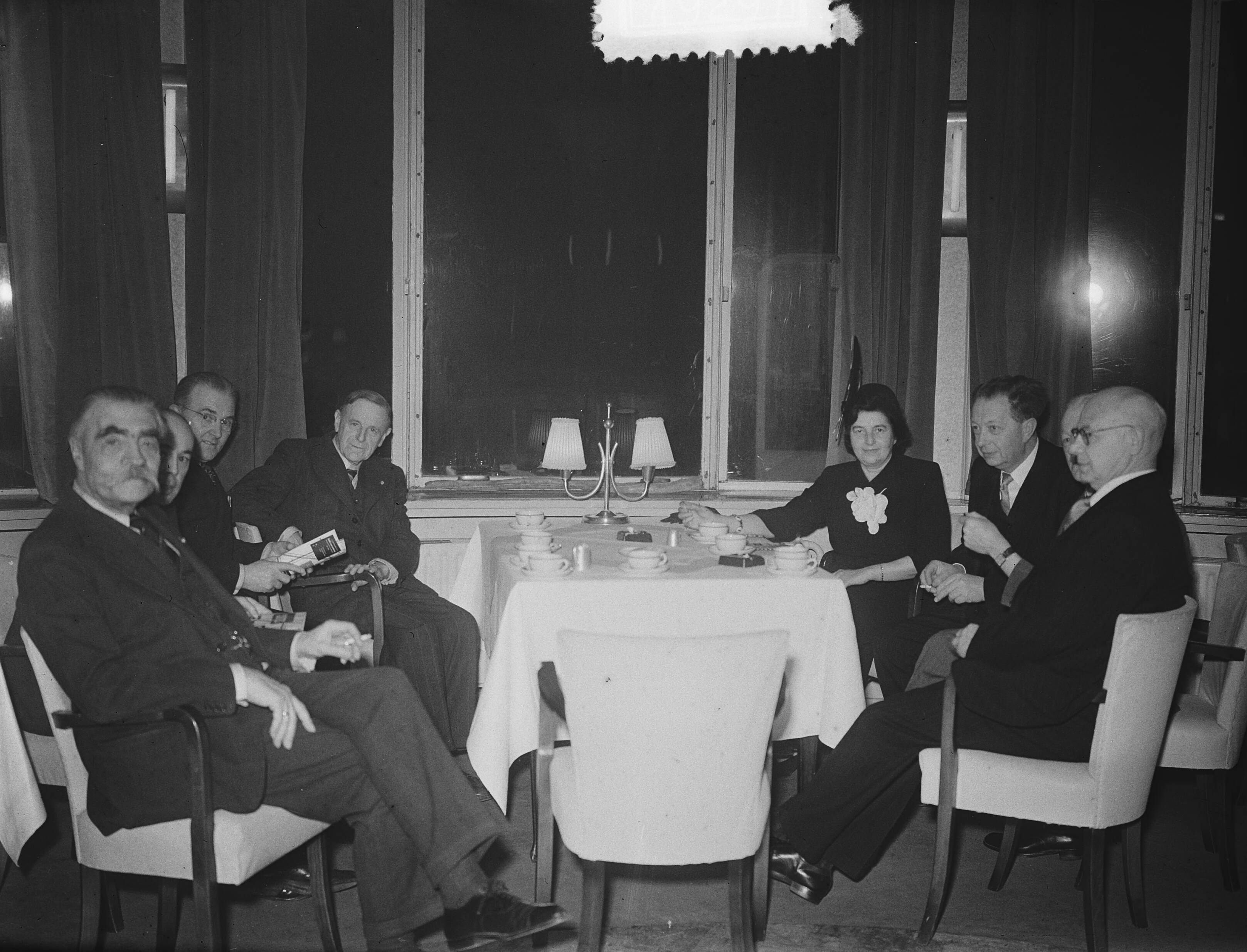 MTS Den Haag jubileum — Foto: Bilsen, Joop van / Anefo. — Licentie: Set B: Rechtenvrij / Publiek Domein. Bron: Nationaal Archief. http://hdl.handle.net/10648/a8f463e2-d0b4-102d-bcf8-003048976d84