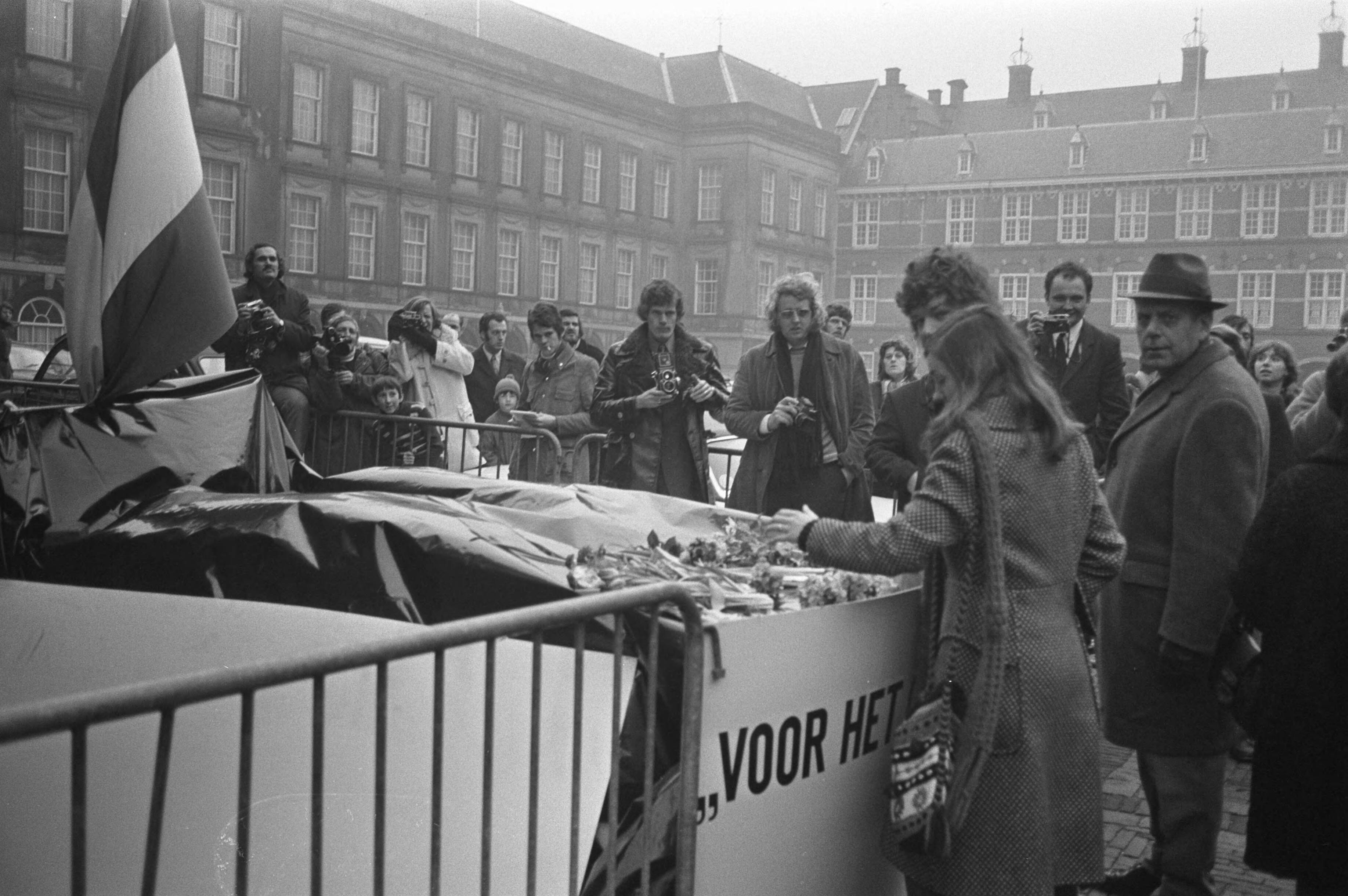 Fotocollectie Anefo — Anti-abortusmars in Den Haag — Foto: Peters, Hans / Anefo. Licentie: Set B: Rechtenvrij / Publiek Domein. Bron: Nationaal Archief. http://hdl.handle.net/10648/abded772-d0b4-102d-bcf8-003048976d84