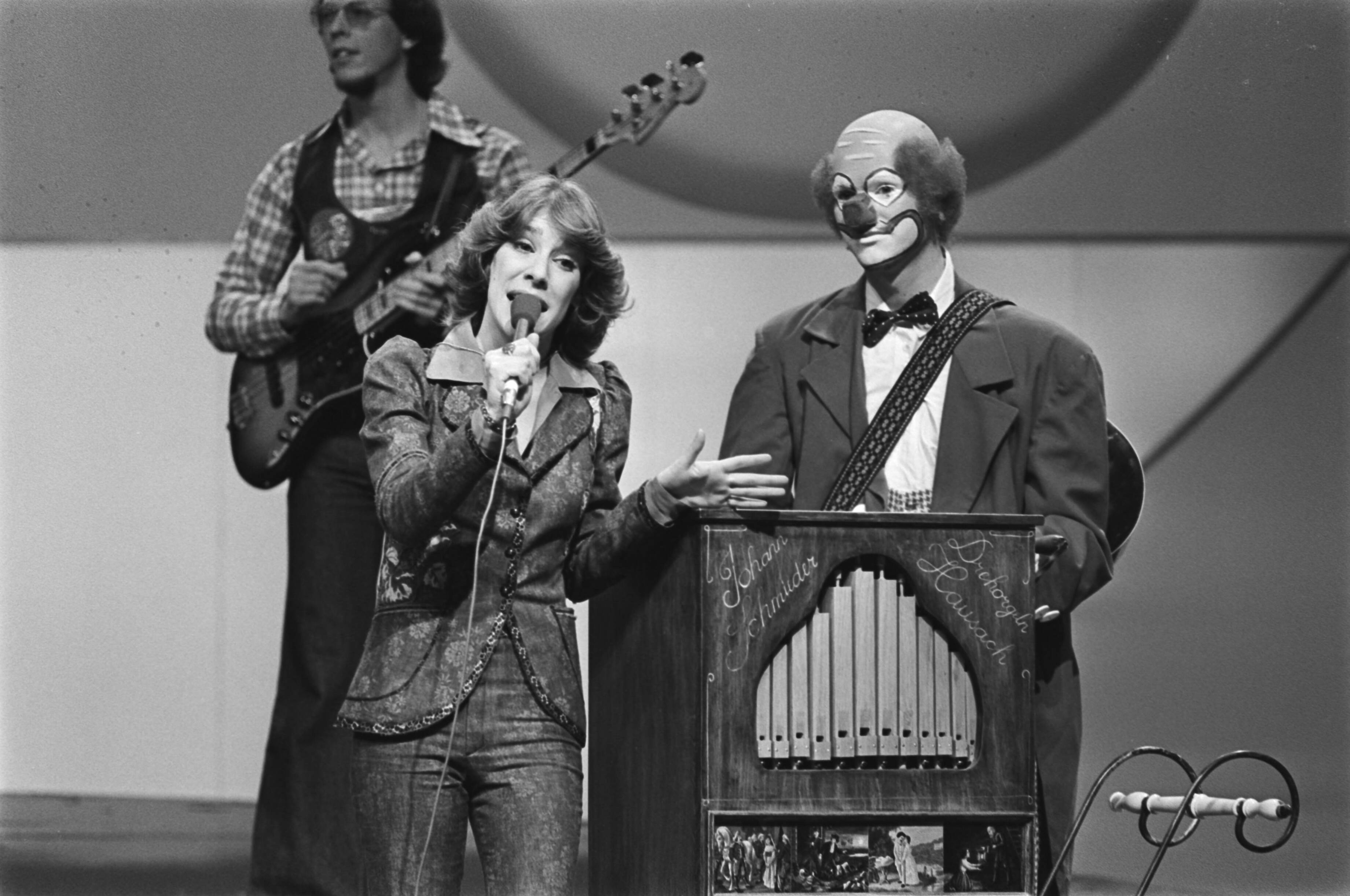 Fotocollectie Anefo — Eurovisie Songfestival 76 Den Haag ; Peter, Sue and Marc (Zwitserland) — Foto: Mieremet, Rob / Anefo. Licentie: Set B: Rechtenvrij / Publiek Domein. Bron: Nationaal Archief. http://hdl.handle.net/10648/ac80b768-d0b4-102d-bcf8-003048976d84