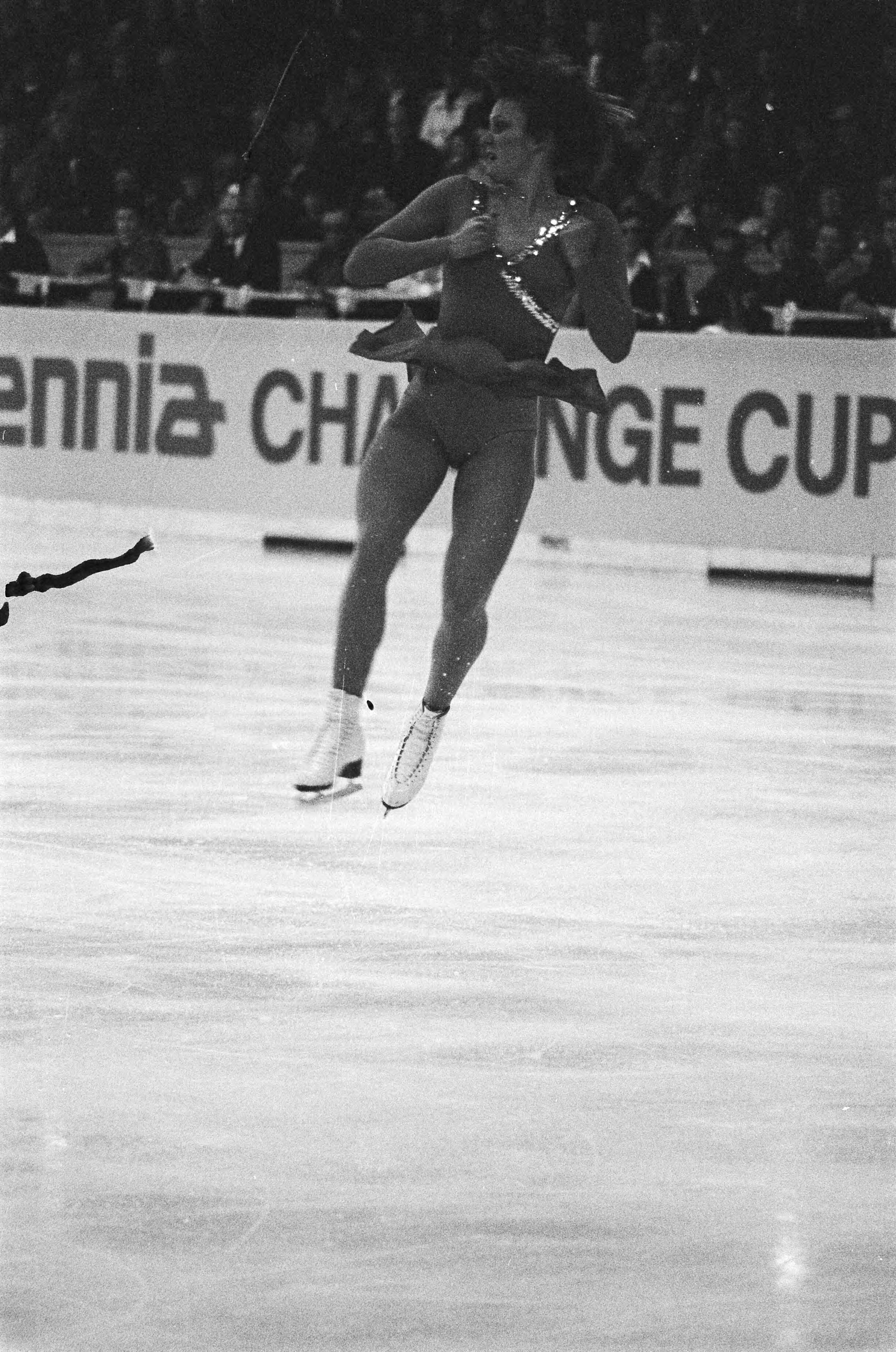 Fotocollectie Anefo — Kunstrijden Challenge Cup in Den Haag in aanwezigheid van koningin Juliana; kunstrijdster Astrid Jansen in actie — Foto: Verhoeff, Bert / Anefo. Licentie: Set B: Rechtenvrij / Publiek Domein. Bron: Nationaal Archief. http://hdl.handle.net/10648/acbfc52a-d0b4-102d-bcf8-003048976d84