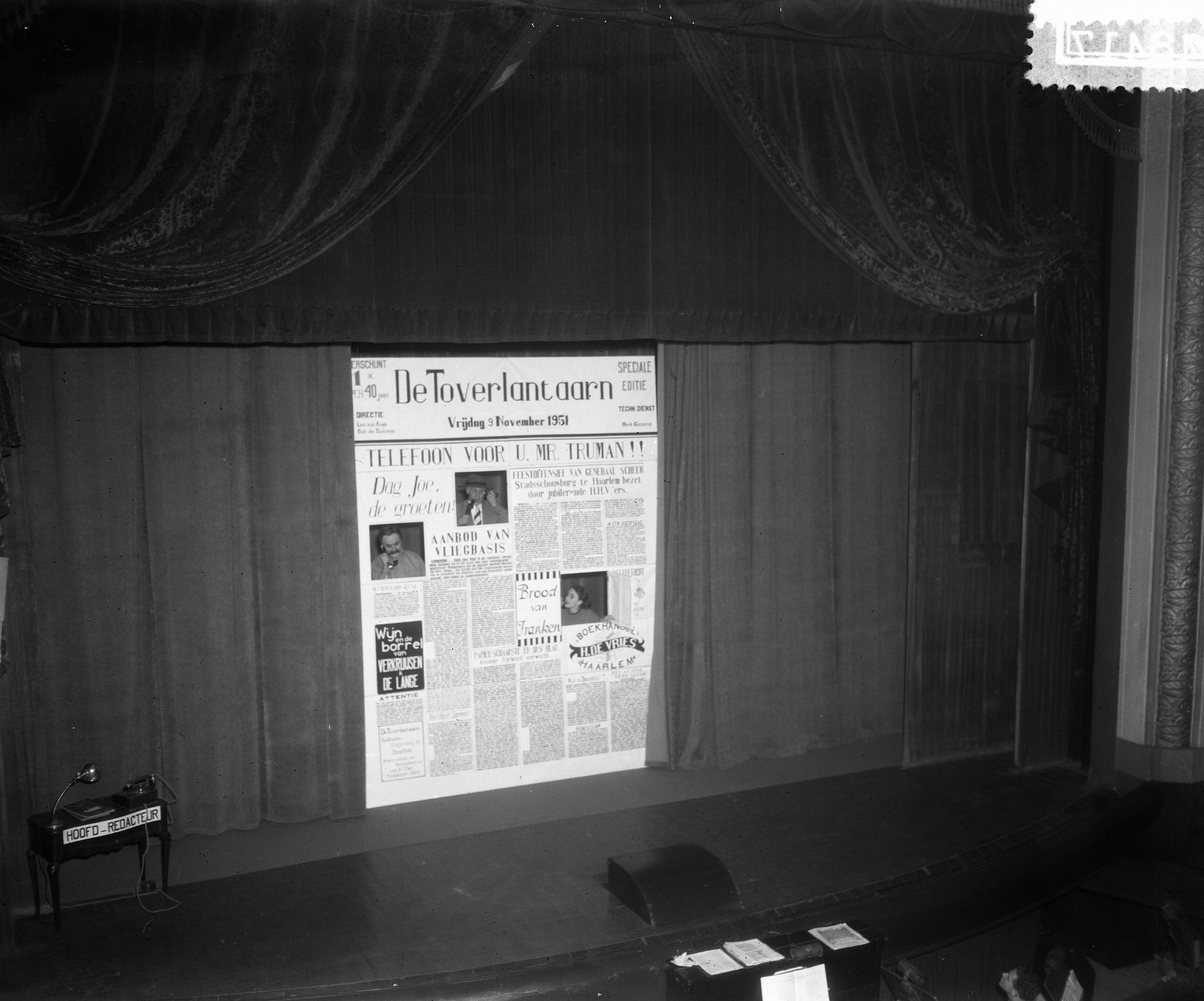 Jubileum HHV te Haarlem — Jubileum HHV te Haarlem. Cabaret-revue — Foto: Duinen, H. van / Anefo. Licentie: Set B: Rechtenvrij / Publiek Domein. Bron: Nationaal Archief. http://hdl.handle.net/10648/a8f1b264-d0b4-102d-bcf8-003048976d84