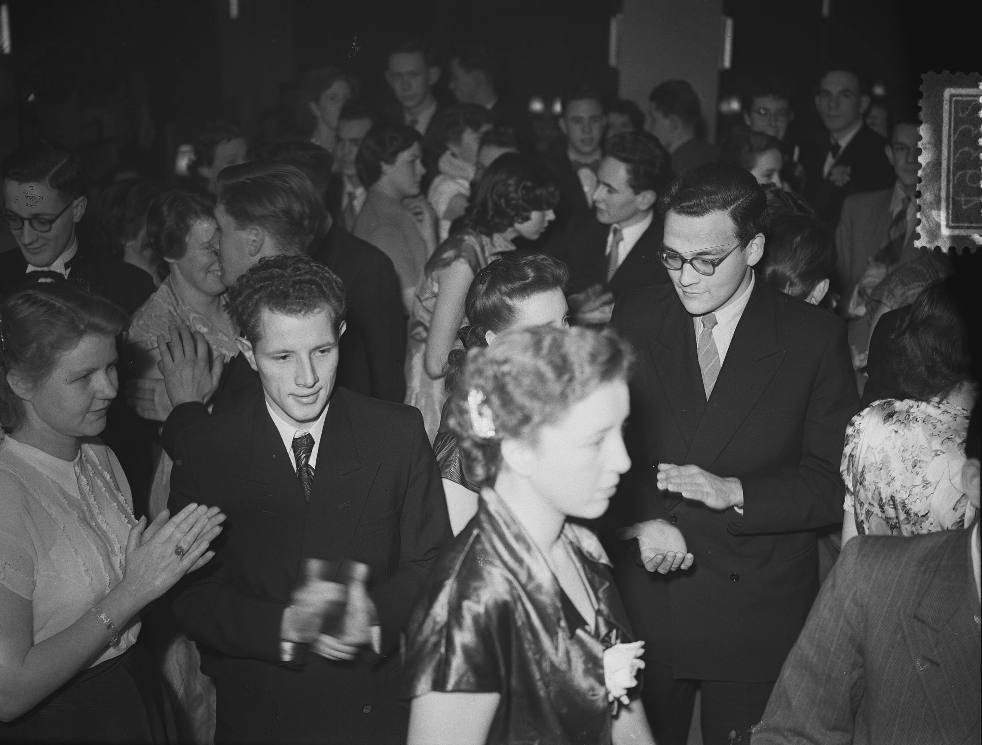 MTS Den Haag jubileum — MTS Den Haag jubileum. Balavond — Foto: Bilsen, Joop van / Anefo. Licentie: Set B: Rechtenvrij / Publiek Domein. Bron: Nationaal Archief. http://hdl.handle.net/10648/a8f47ddc-d0b4-102d-bcf8-003048976d84