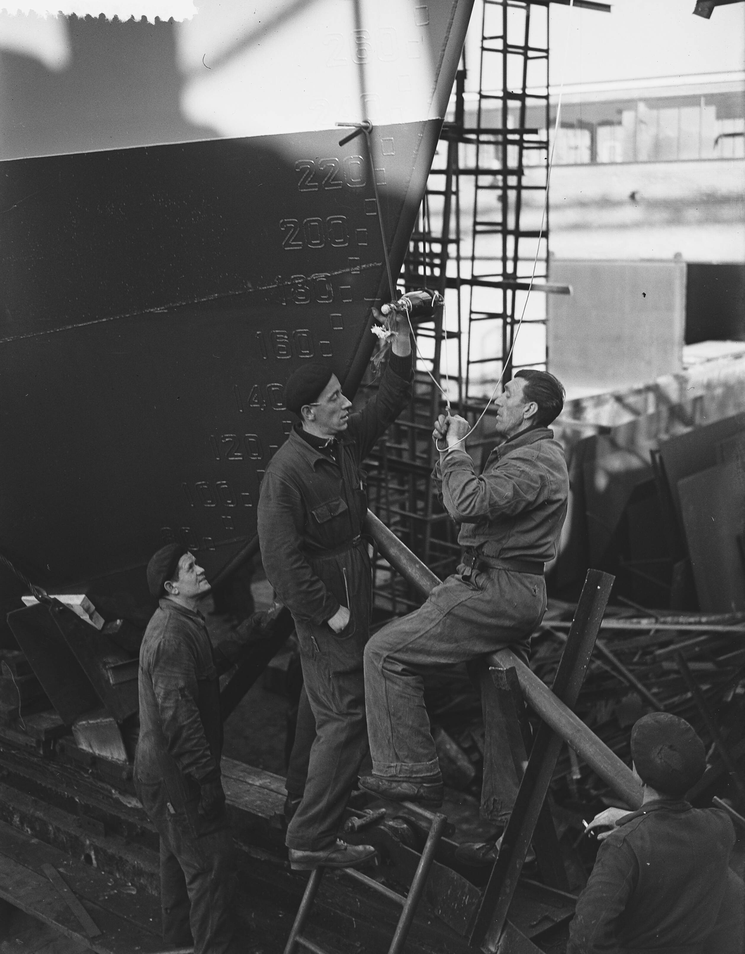 Fotocollectie Anefo — Tewaterlating m.s. "Etly Danielsen" bij de Czaar Peterwerf van de ZSM aan het Kalf te Zaandam — Foto: Bilsen, Joop van / Anefo. Licentie: Set B: Rechtenvrij / Publiek Domein. Bron: Nationaal Archief. http://hdl.handle.net/10648/a93d8ad6-d0b4-102d-bcf8-003048976d84