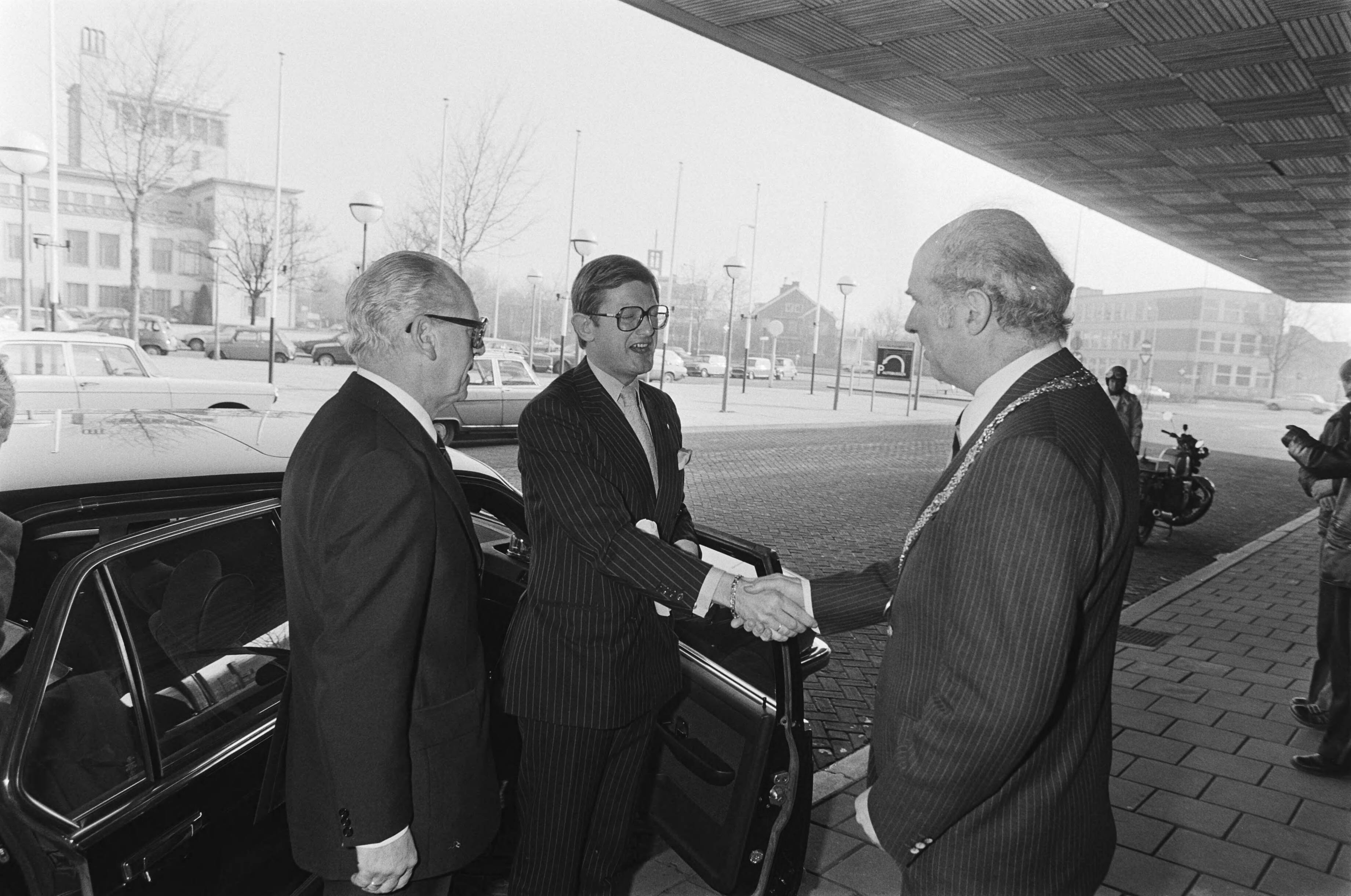 Fotocollectie Anefo — Symposium "Kernwapens, recht en geweten" in Congresgebouw Den Haag — Foto: Dijk, Hans van / Anefo. Licentie: Set B: Rechtenvrij / Publiek Domein. Bron: Nationaal Archief. http://hdl.handle.net/10648/acf6007c-d0b4-102d-bcf8-003048976d84