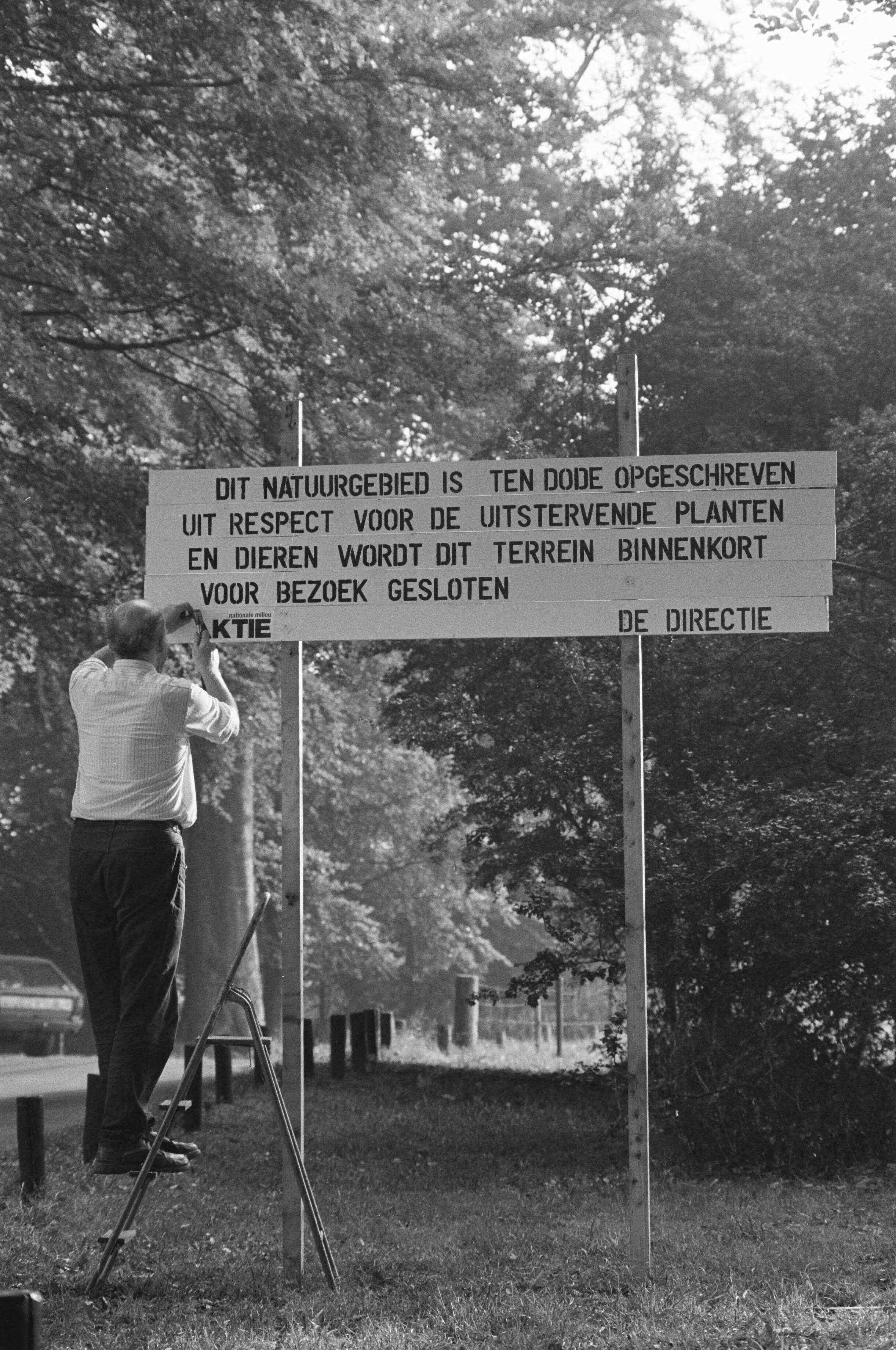 Fotocollectie Anefo — Waarschuwingsbord "Naderend einde natuurgebied" bij Amelisweerd — Foto: Croes, Rob C. / Anefo. Licentie: Set B: Rechtenvrij / Publiek Domein. Bron: Nationaal Archief. http://hdl.handle.net/10648/ad742de4-d0b4-102d-bcf8-003048976d84
