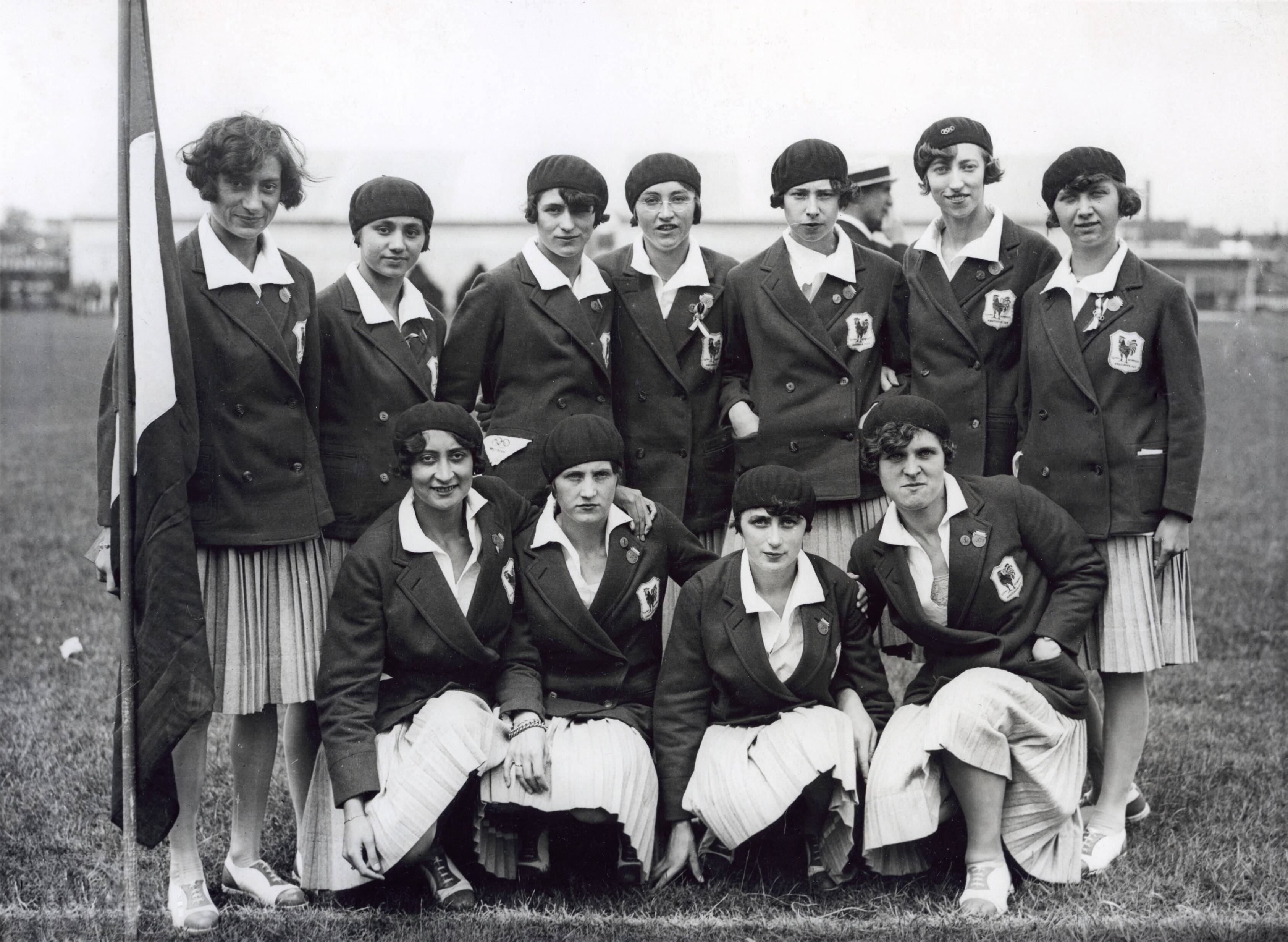 Portretten, Sport — Sport, Olympische Spelen Amsterdam, 1928 : De damesturnploeg van Frankrijk. — Foto: Fotograaf Onbekend / Algemeen Fotobureau Amsterdam / Rechtenvrij (05589). Licentie: Set B: Rechtenvrij / Publiek Domein. Bron: Nationaal Archief. http://hdl.handle.net/10648/35429da7-08dd-a382-e063-6df0900a6686