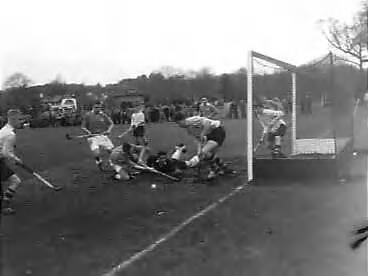 Fotocollectie Anefo — Hockey. BMHC-Laren 0-0. Spelmoment — Foto: Pot, Harry / Anefo. Licentie: Set B: Rechtenvrij / Publiek Domein. Bron: Nationaal Archief. http://hdl.handle.net/10648/a96dab94-d0b4-102d-bcf8-003048976d84