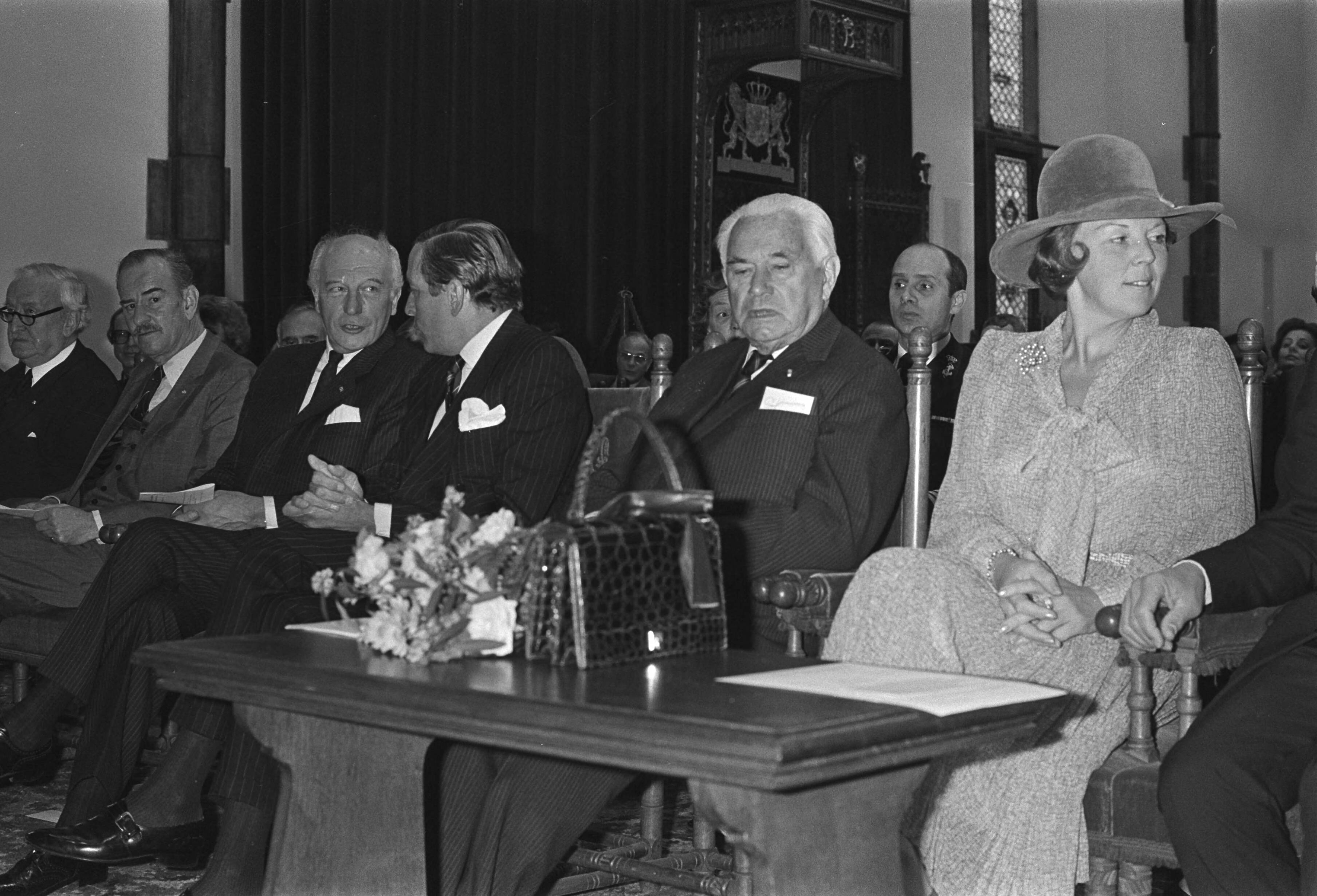 Fotocollectie Anefo — 75-jarig jubileum van Nederlands-Duitse kamer van koophandel in Ridderzaal in Den Haag , Van der Klaauw Scheel, Claus , Gelissen en Beatrix — Foto: Croes, Rob C. / Anefo. Licentie: Set B: Rechtenvrij / Publiek Domein. Bron: Nationaal Archief. http://hdl.handle.net/10648/aceddfd2-d0b4-102d-bcf8-003048976d84