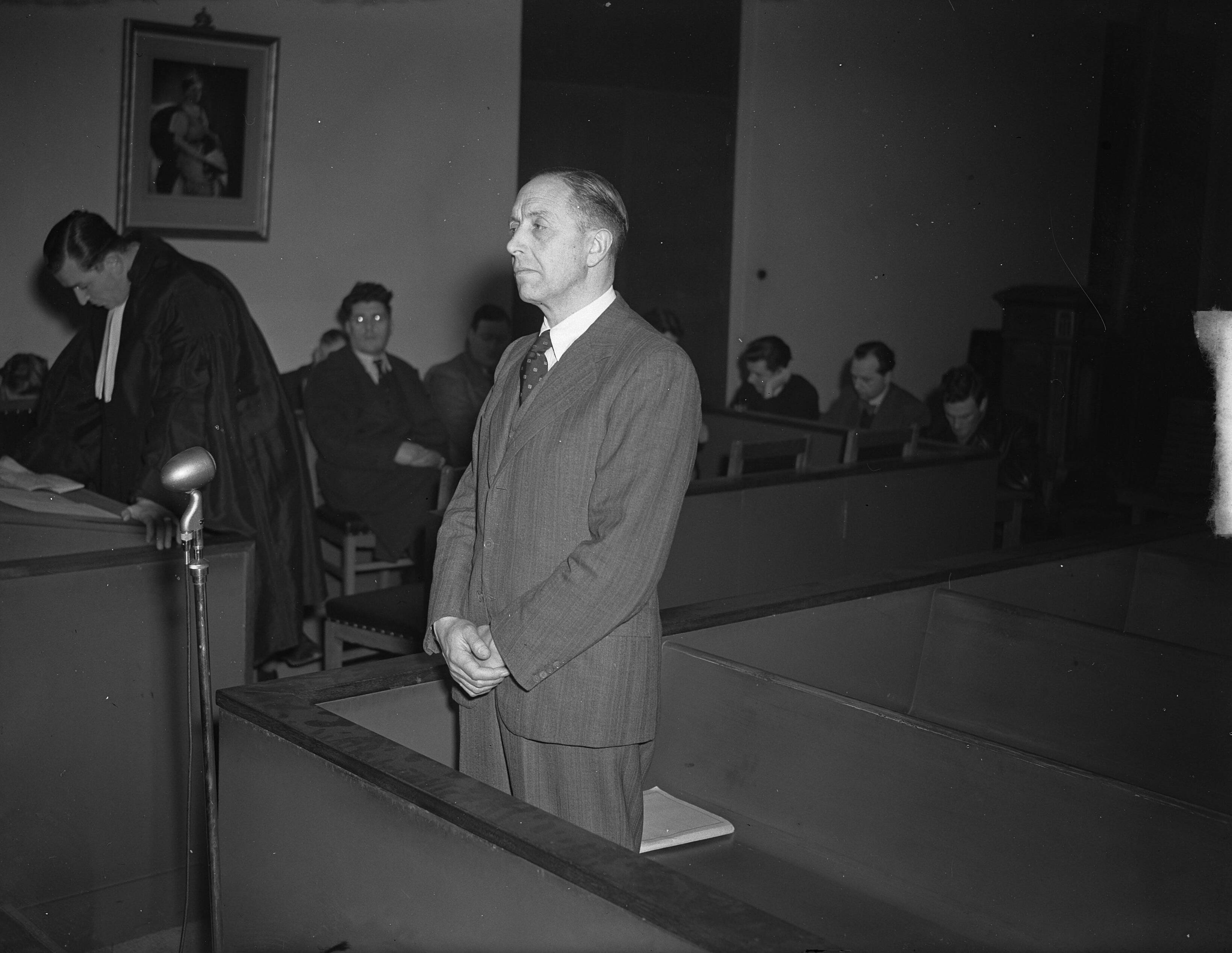 Fotocollectie Anefo — Huygen voor het Bijz. Gerechtshof Utrecht, in beeldband / — Foto: Averink, […] / Anefo. Licentie: Set B: Rechtenvrij / Publiek Domein. Bron: Nationaal Archief. http://hdl.handle.net/10648/a8c3ff04-d0b4-102d-bcf8-003048976d84
