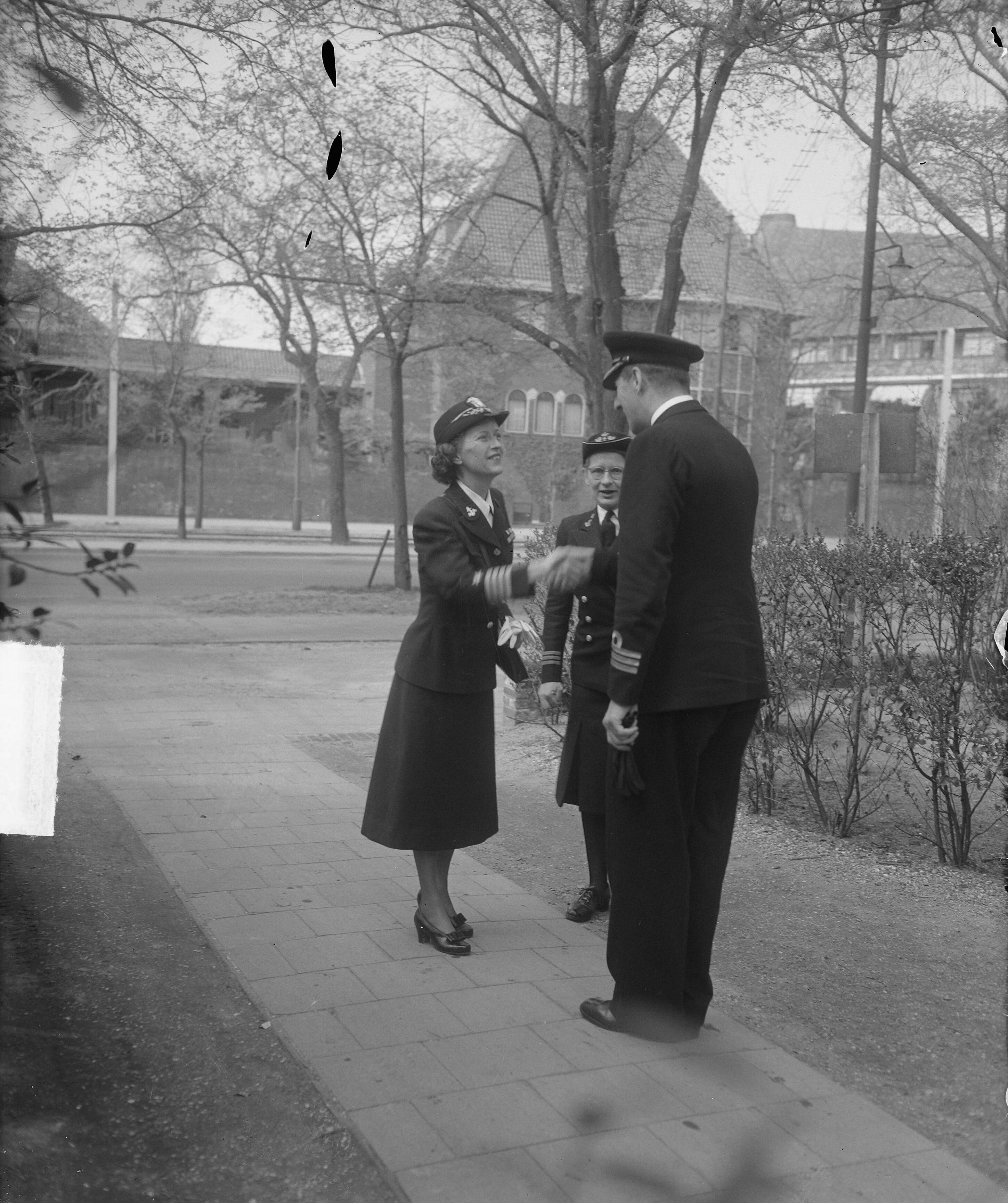 Fotocollectie Anefo — Aankomst Captain Jay B. Hancock (Wave USA Navy) bij Marvo Den Haag — Foto: Merk, Ben / Anefo. Licentie: Set B: Rechtenvrij / Publiek Domein. Bron: Nationaal Archief. http://hdl.handle.net/10648/a8c61640-d0b4-102d-bcf8-003048976d84