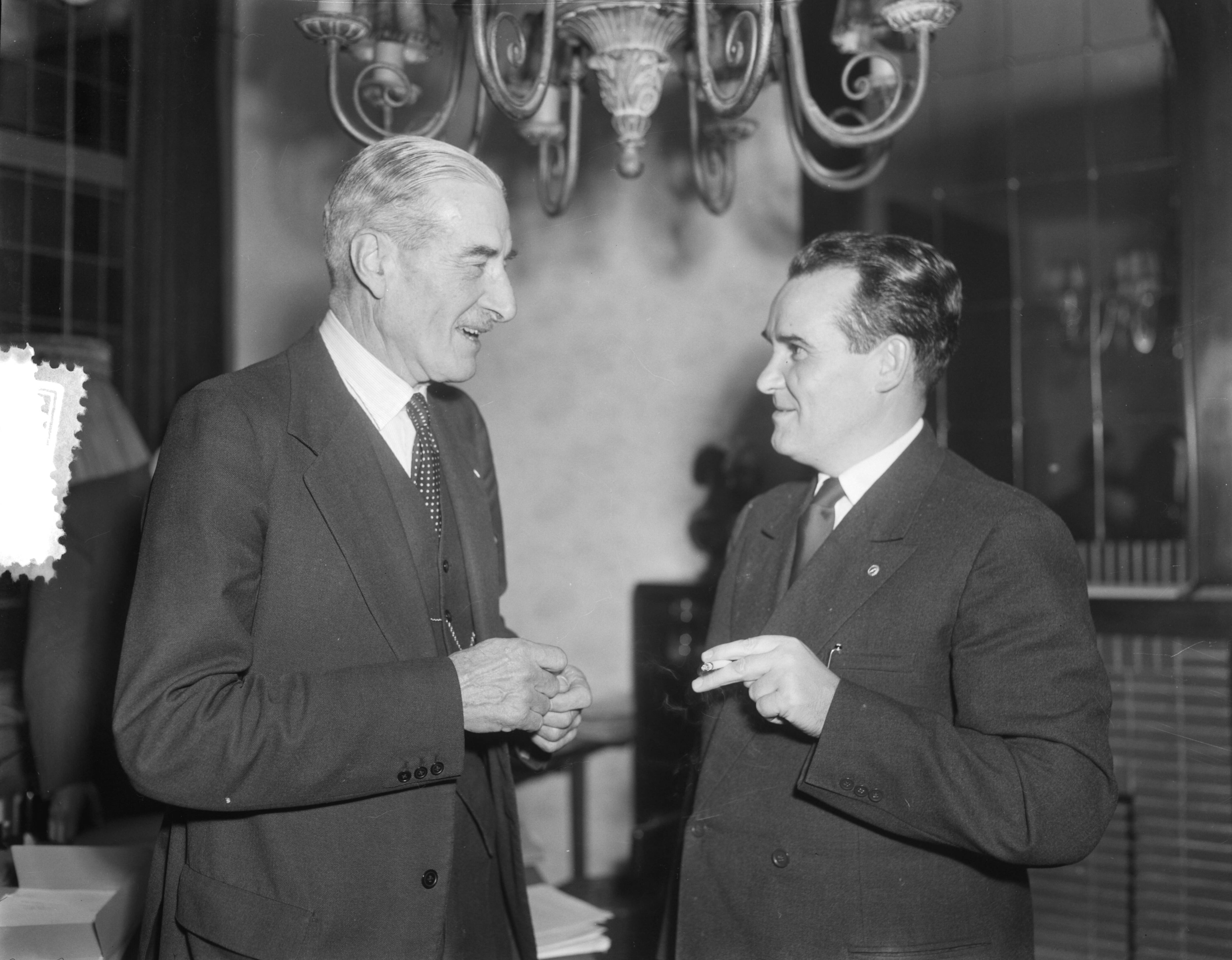 Fotocollectie Anefo — Vergadering Wereldfederatie Oud Strijders in Den Haag — Foto: Duinen, G.W. van / Anefo. Licentie: Set B: Rechtenvrij / Publiek Domein. Bron: Nationaal Archief. http://hdl.handle.net/10648/a9173ef8-d0b4-102d-bcf8-003048976d84