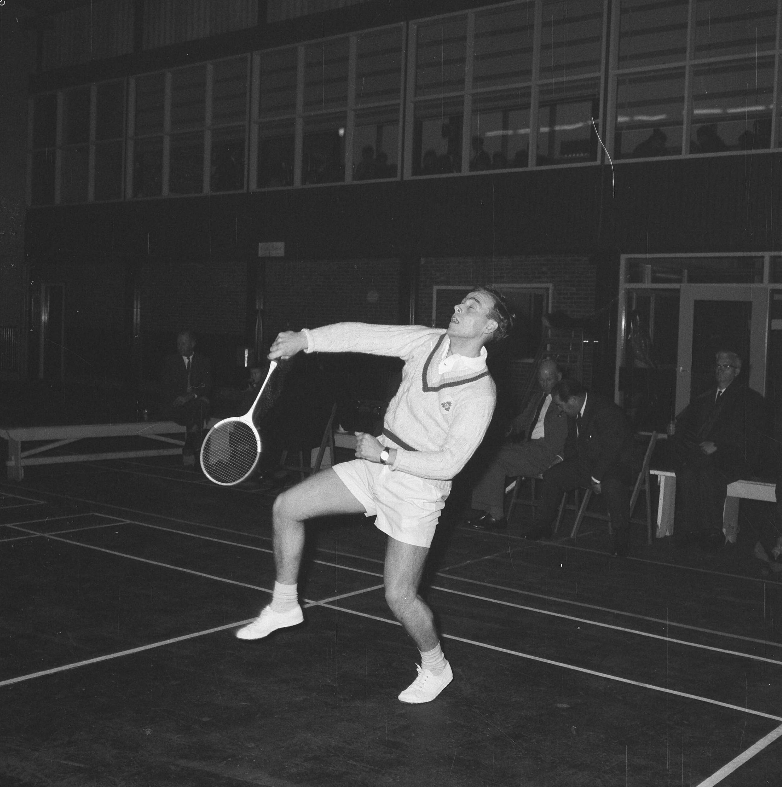 Fotocollectie Anefo — Badminton. Nederland tegen Ierland te Haarlem. Winston Wilkinson (Ierland) in aktie — Foto: Nijs, Jac. de / Anefo. Licentie: Set B: Rechtenvrij / Publiek Domein. Bron: Nationaal Archief. http://hdl.handle.net/10648/aa4e0edc-d0b4-102d-bcf8-003048976d84