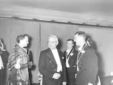 Fotocollectie Anefo — Lustrumviering van de tandheelkundige studentenvereniging "John Tomes" te Utrecht — Foto: Bilsen, Joop van / Anefo. Licentie: Set B: Rechtenvrij / Publiek Domein. Bron: Nationaal Archief. http://hdl.handle.net/10648/a96e62dc-d0b4-102d-bcf8-003048976d84