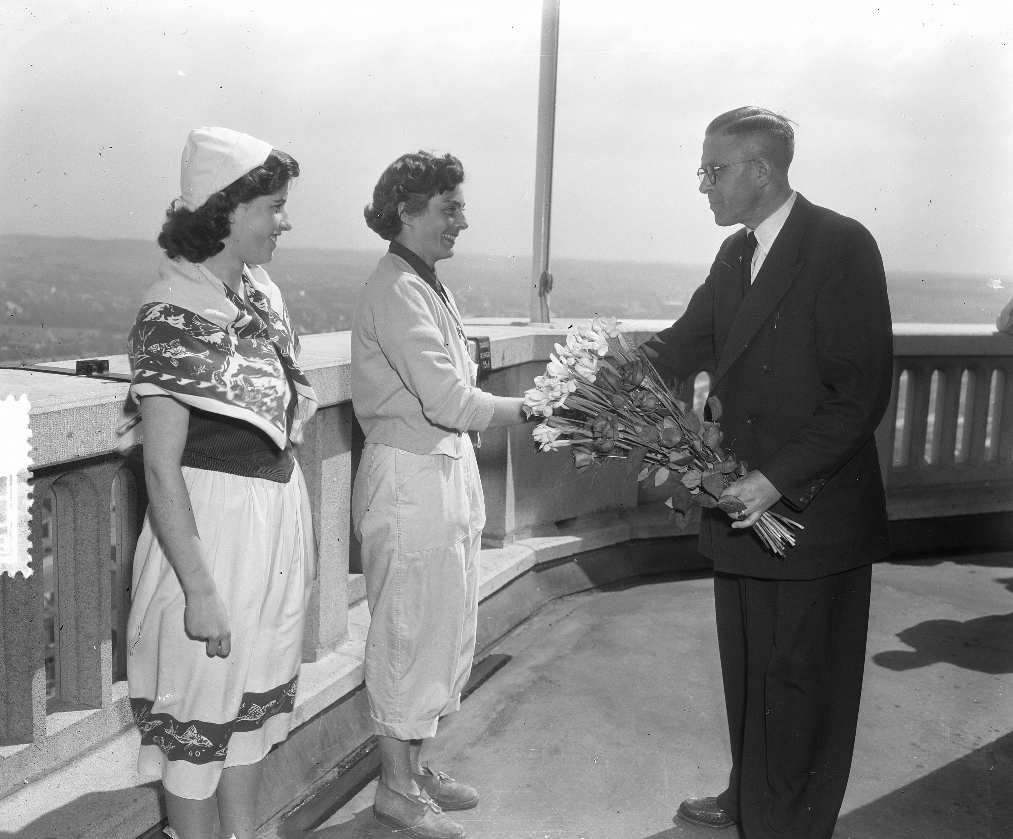 Fotocollectie Anefo — 25.000ste bezoeker op watertoren in Zandvoort — Foto: Pot, Harry / Anefo. Licentie: Set B: Rechtenvrij / Publiek Domein. Bron: Nationaal Archief. http://hdl.handle.net/10648/a8f9ebd2-d0b4-102d-bcf8-003048976d84