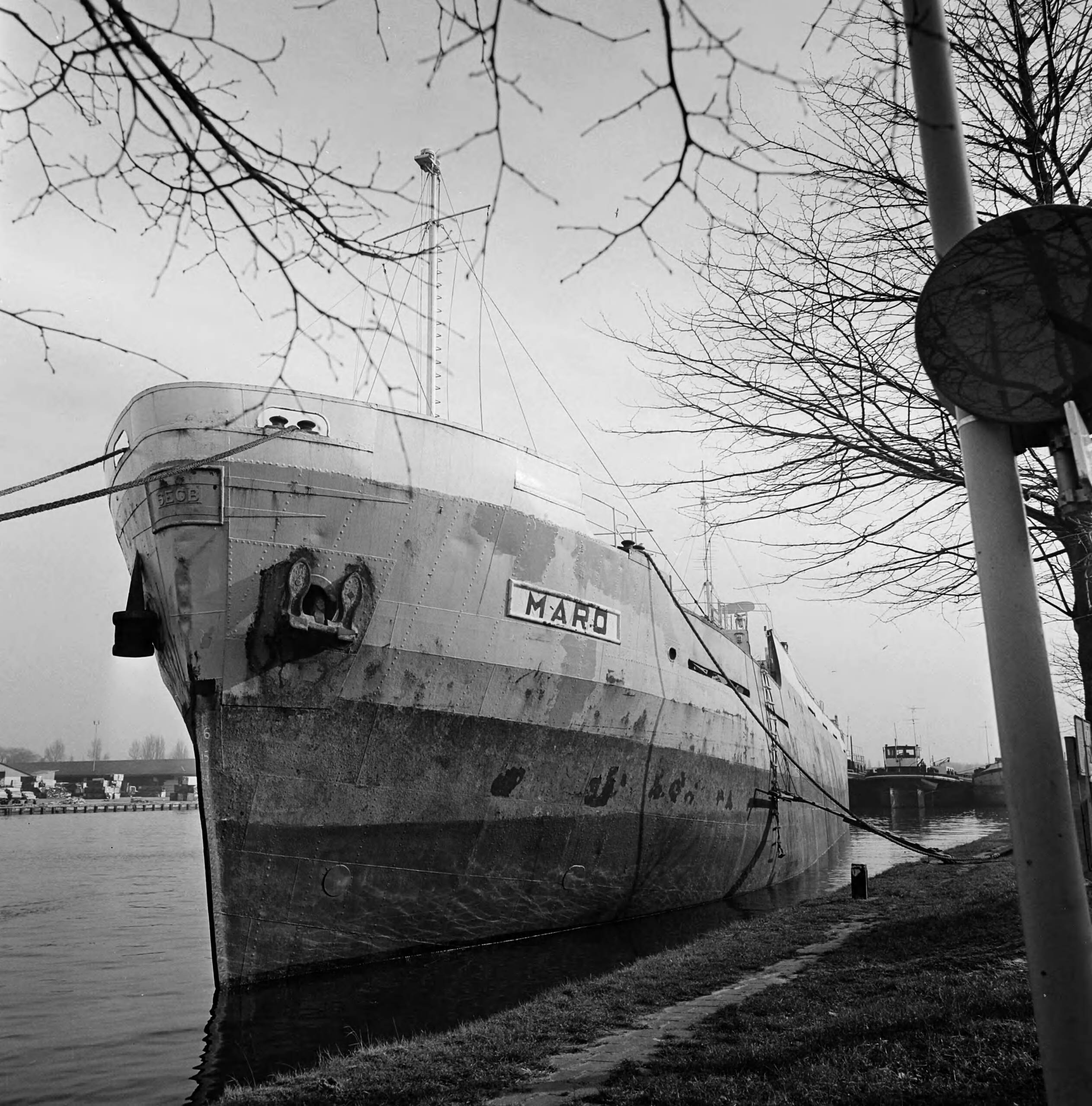 Fotocollectie Anefo — Grieks vrachtschip "Maro" in Zaandam aan de ketting gelegd de "Maro" — Foto: Croes, Rob C. / Anefo. Licentie: Set B: Rechtenvrij / Publiek Domein. Bron: Nationaal Archief. http://hdl.handle.net/10648/ac94d306-d0b4-102d-bcf8-003048976d84