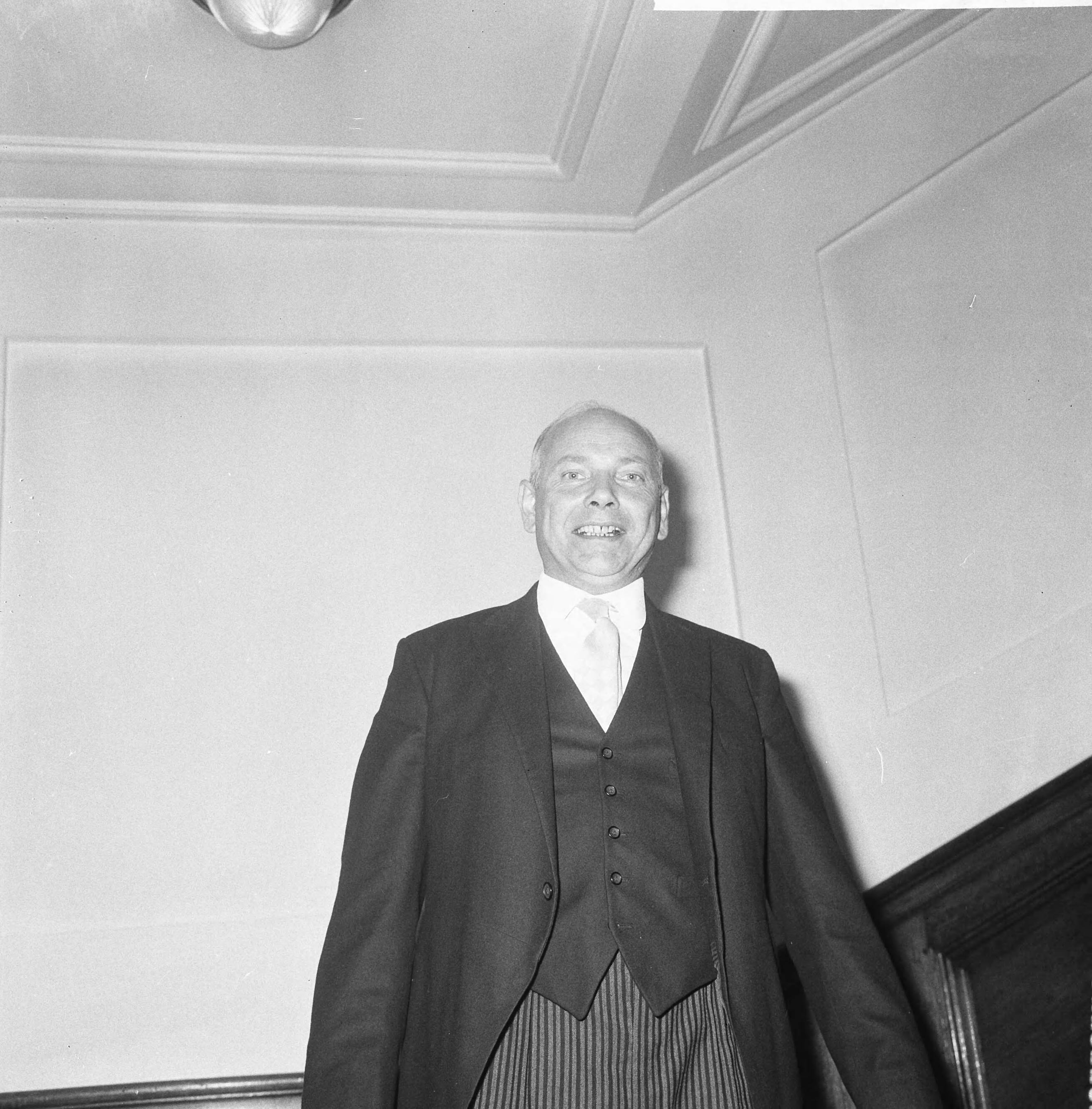 Prinsjesdag 1965 — Derde dinsdag in September, de minister van Economische Zaken, J. den Uyl — Foto: Nijs, Jac. de / Anefo. Licentie: Set B: Rechtenvrij / Publiek Domein. Bron: Nationaal Archief. http://hdl.handle.net/10648/aac18f1a-d0b4-102d-bcf8-003048976d84