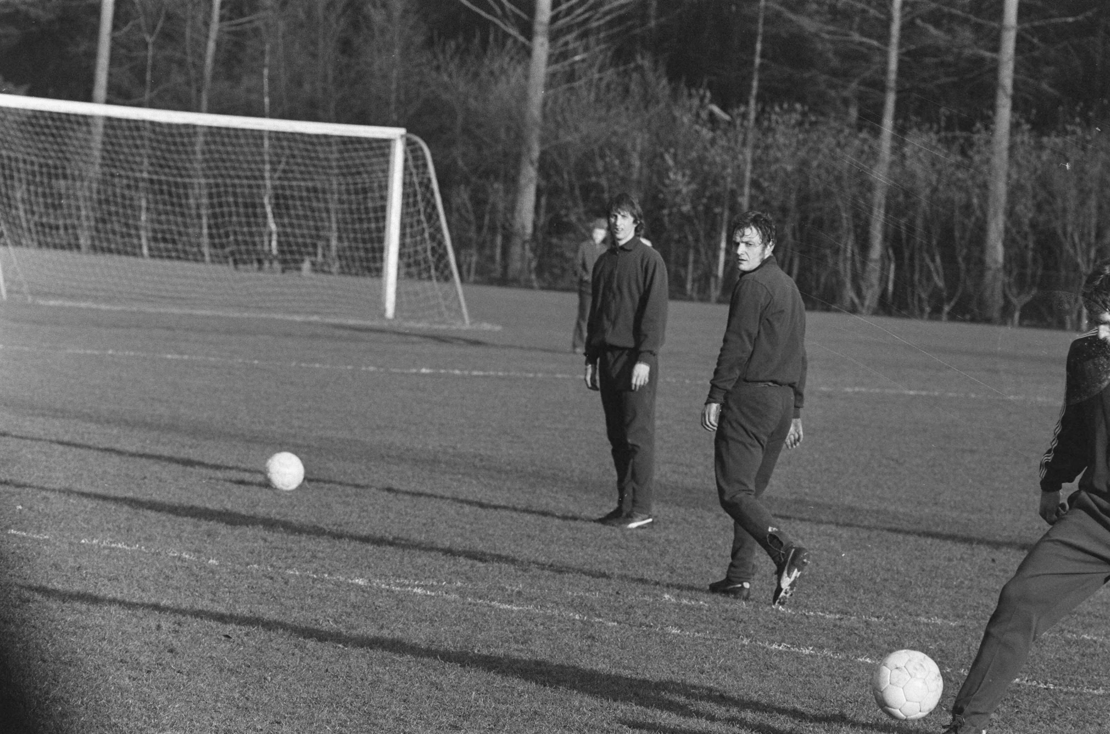 Fotocollectie Anefo — Nederlands elftal traint voor wedstrijd tegen Luxemburg, in Zeist — Foto: Verhoeff, Bert / Anefo. Licentie: Set B: Rechtenvrij / Publiek Domein. Bron: Nationaal Archief. http://hdl.handle.net/10648/abb4a77c-d0b4-102d-bcf8-003048976d84