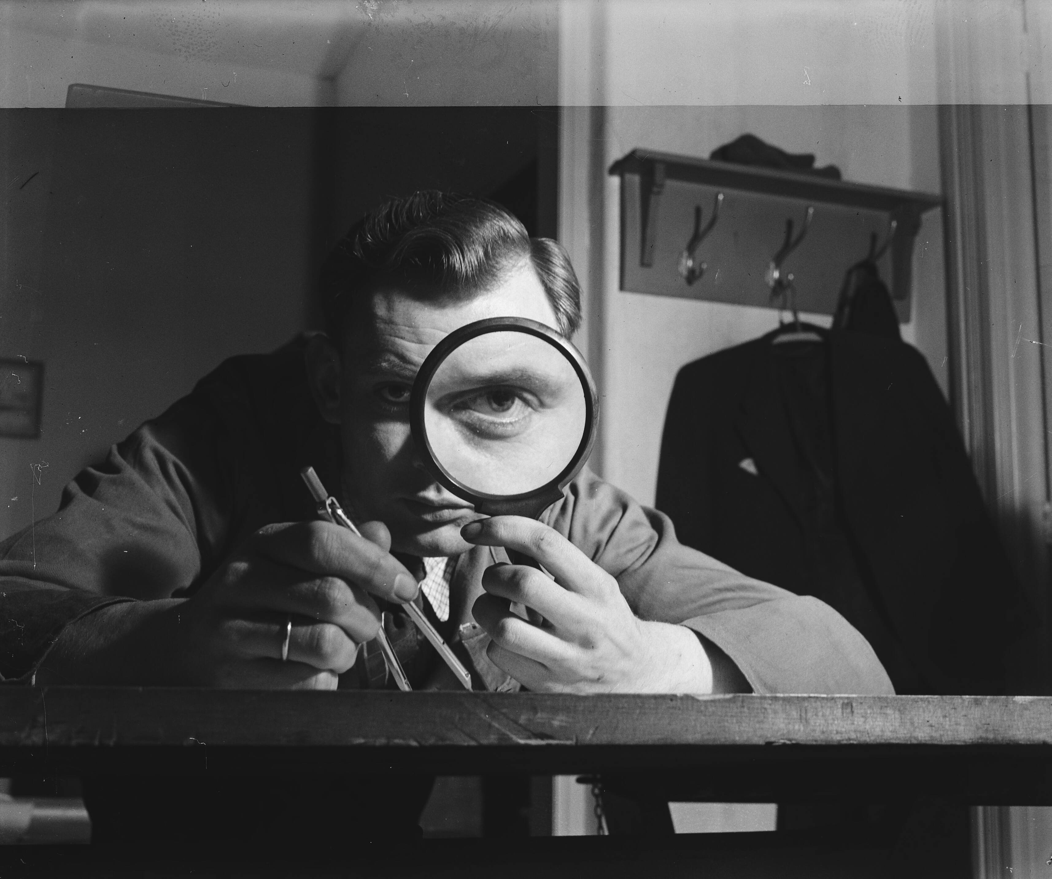 Fotocollectie Anefo — Werkzaamheden in het Hydrografisch Instituut Den Haag — Foto: Raucamp, Koos / Anefo. Licentie: Set B: Rechtenvrij / Publiek Domein. Bron: Nationaal Archief. http://hdl.handle.net/10648/a896d2b8-d0b4-102d-bcf8-003048976d84