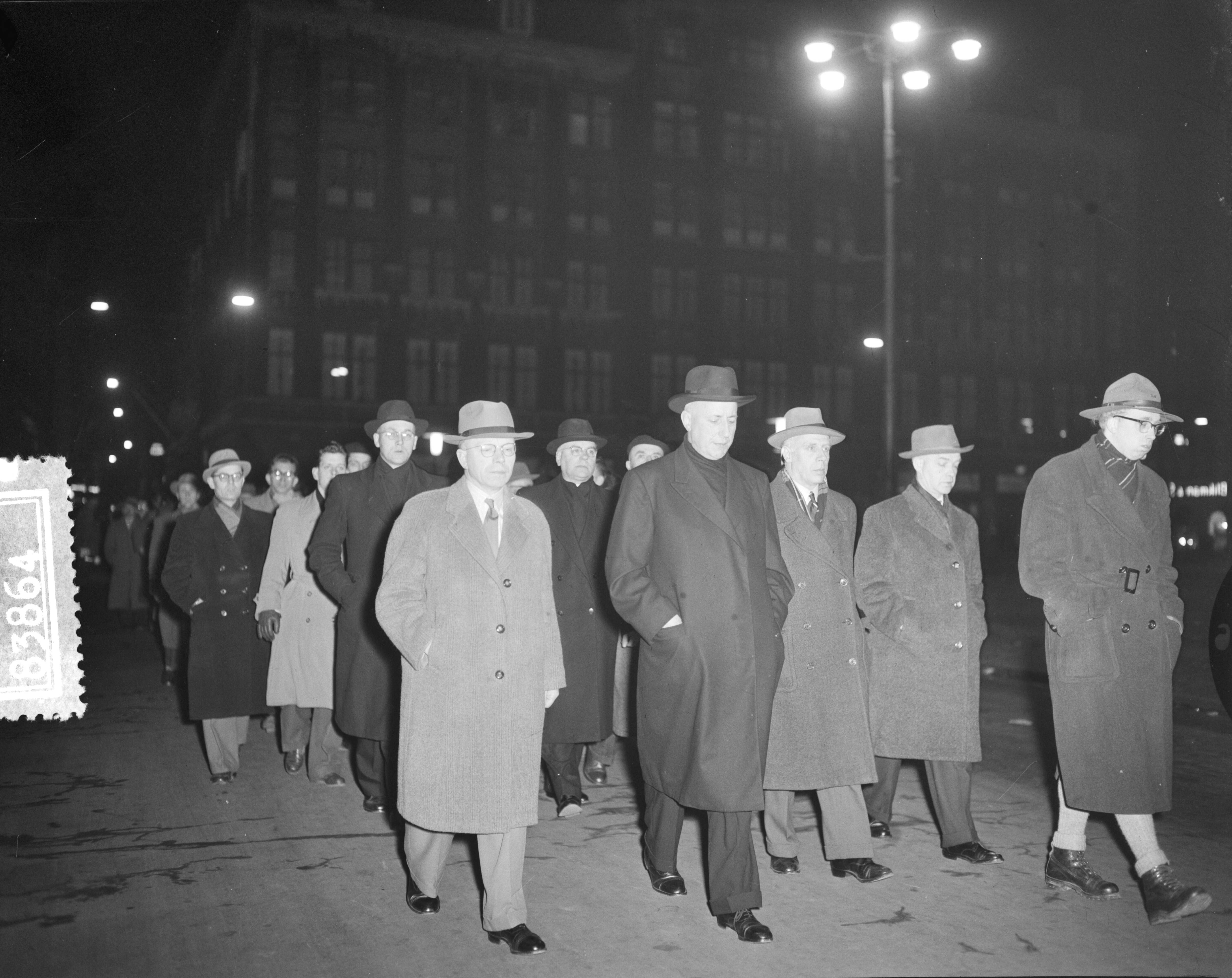 Fotocollectie Anefo — Eerste nacht Stille Omgang Amsterdam. Mgr. Vierman (bisschop Groningen) — Foto: Bilsen, Joop van / Anefo. Licentie: Set B: Rechtenvrij / Publiek Domein. Bron: Nationaal Archief. http://hdl.handle.net/10648/a959a720-d0b4-102d-bcf8-003048976d84
