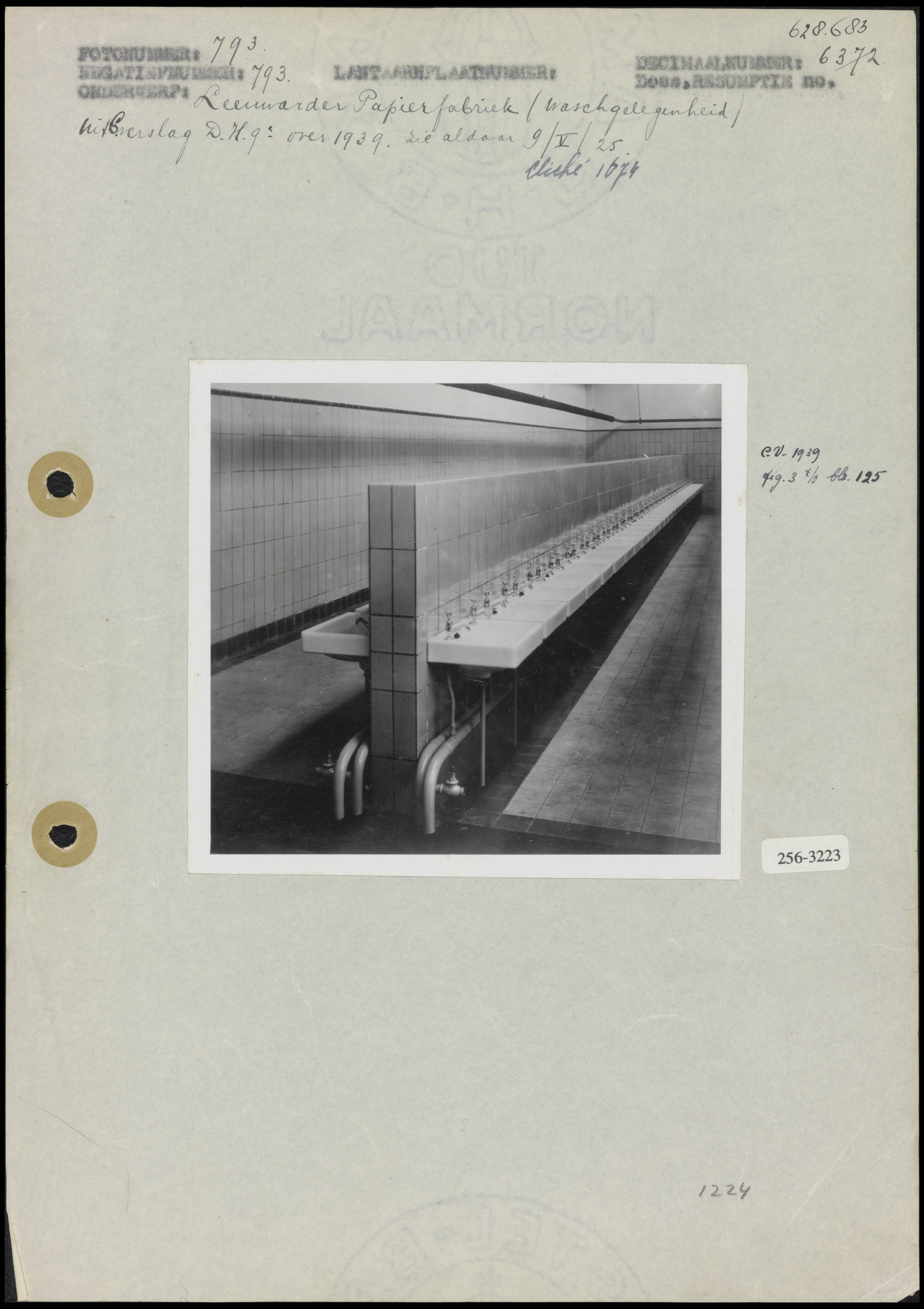 Wasgelegenheden — Wasgelegenheid bij de Leeuwarder Papierfabriek — Foto: Onbekend / Publiek Domein of Rechtenvrij. Licentie: Set B: Rechtenvrij / Publiek Domein. Bron: Nationaal Archief. http://hdl.handle.net/10648/b0684f12-d0b4-102d-bcf8-003048976d84