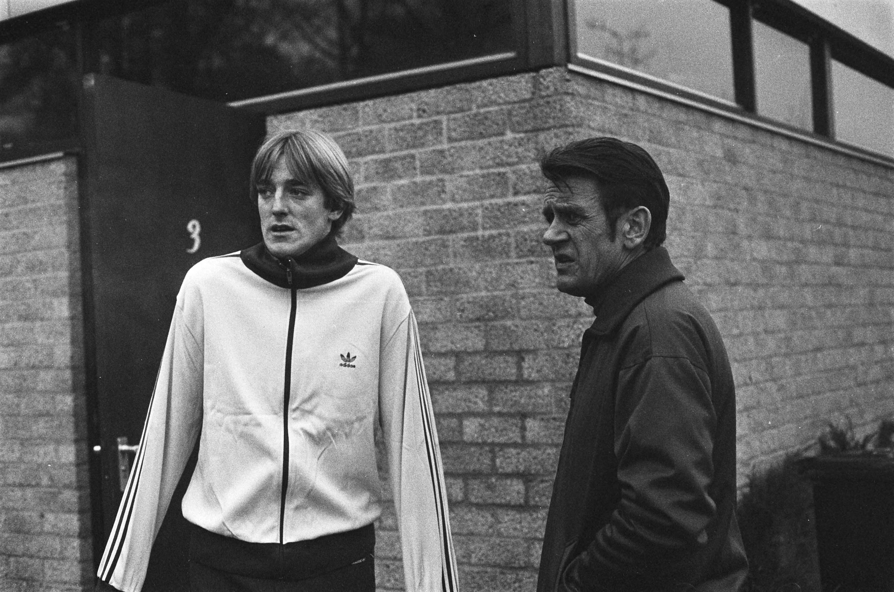 Fotocollectie Anefo — Training Nederlands elftal (Zeist); trainer Zwartkruis aa het woord — Foto: Pereira, Fernando / Anefo. Licentie: Set B: Rechtenvrij / Publiek Domein. Bron: Nationaal Archief. http://hdl.handle.net/10648/acc1a0c0-d0b4-102d-bcf8-003048976d84