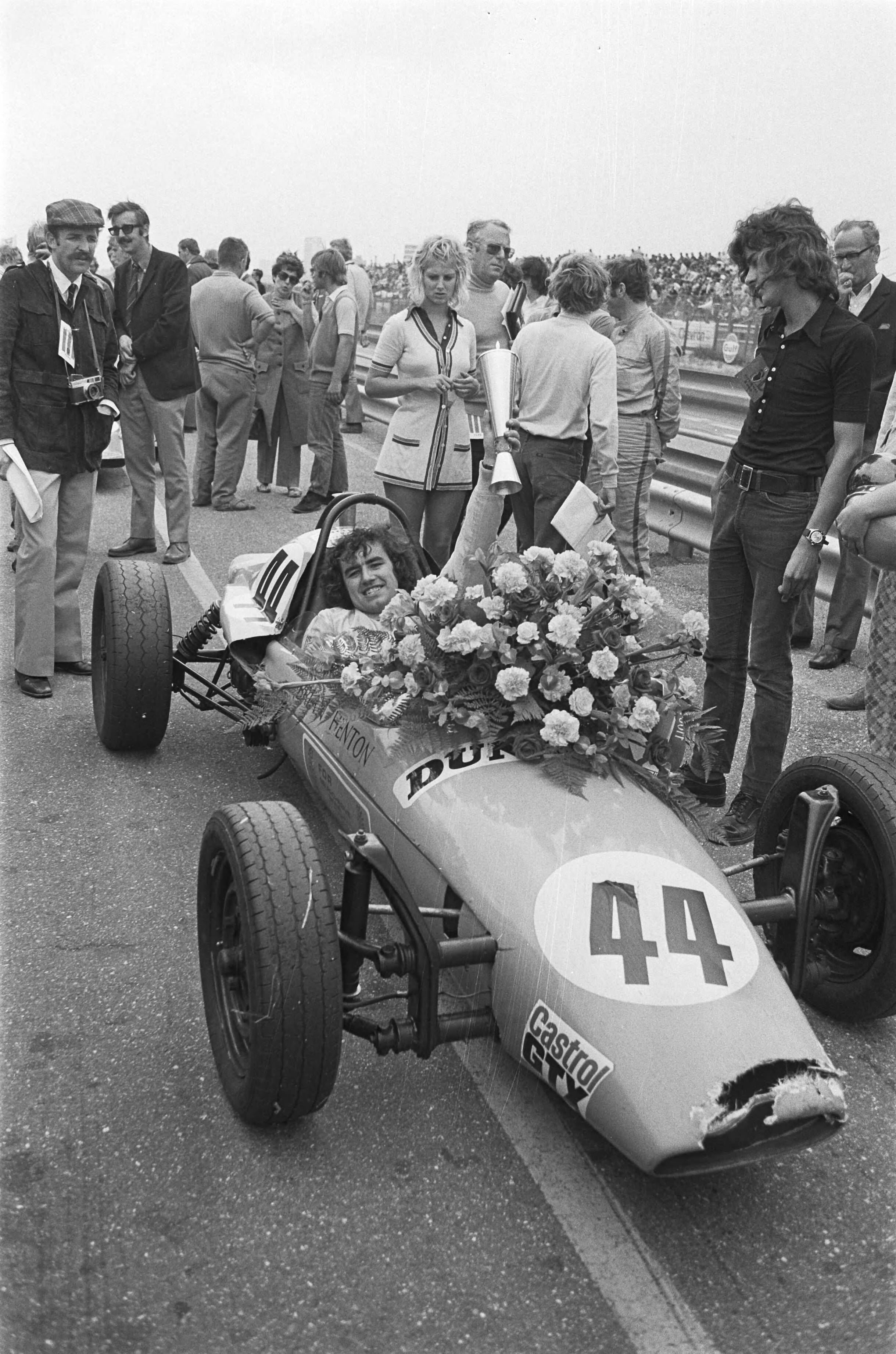 Fotocollectie Anefo — Internationale Formule Vee autoraces, Zandvoort — Foto: Peters, Hans / Anefo. Licentie: Set B: Rechtenvrij / Publiek Domein. Bron: Nationaal Archief. http://hdl.handle.net/10648/abc93cb4-d0b4-102d-bcf8-003048976d84