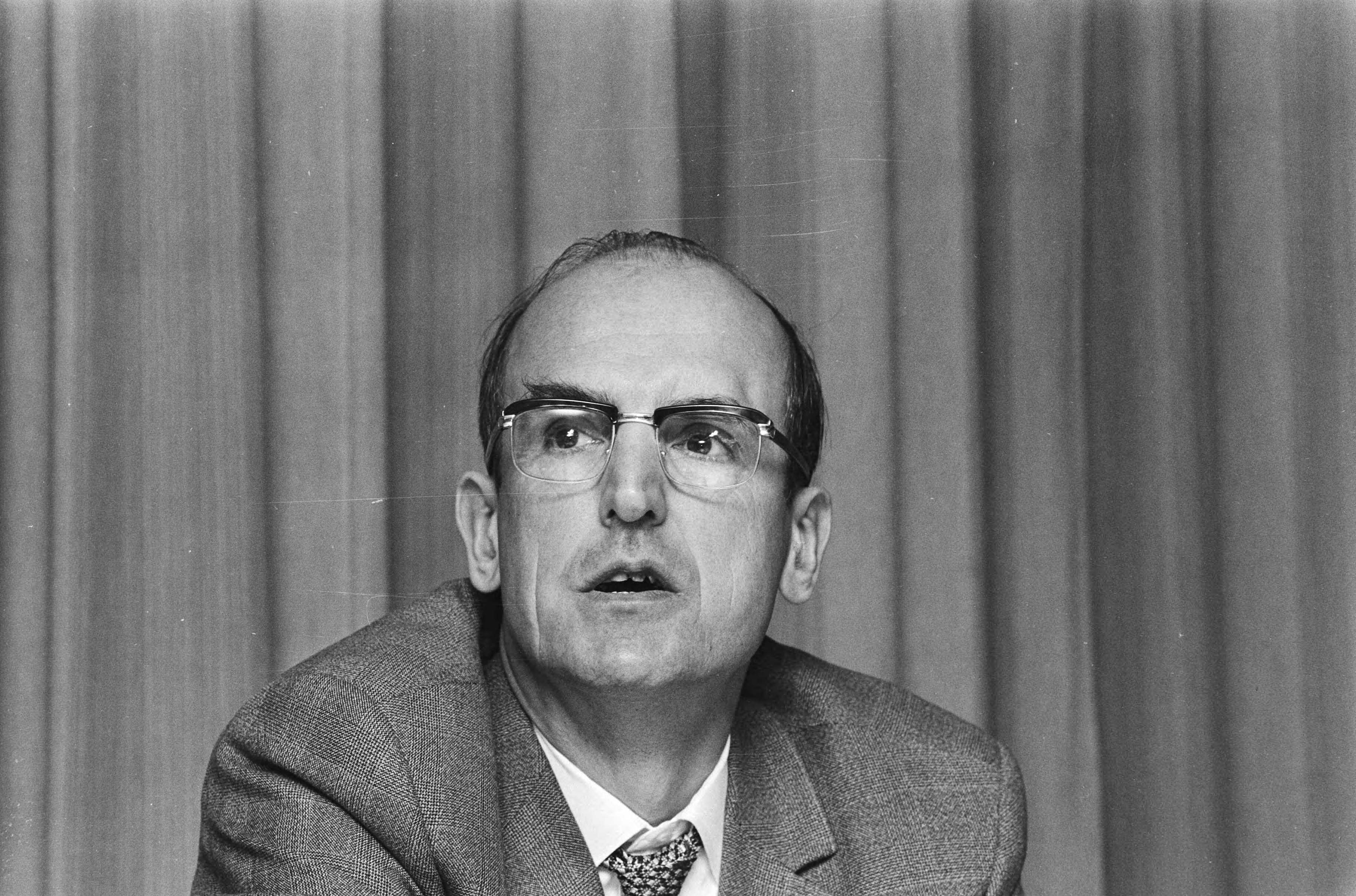 Fotocollectie Anefo — W. Drees Jr. lijsttrekker DS 70 ; persconferentie, Den Haag ; W. Drees Jr. , kop — Foto: Evers, Joost / Anefo. Licentie: Set B: Rechtenvrij / Publiek Domein. Bron: Nationaal Archief. http://hdl.handle.net/10648/abaf74aa-d0b4-102d-bcf8-003048976d84