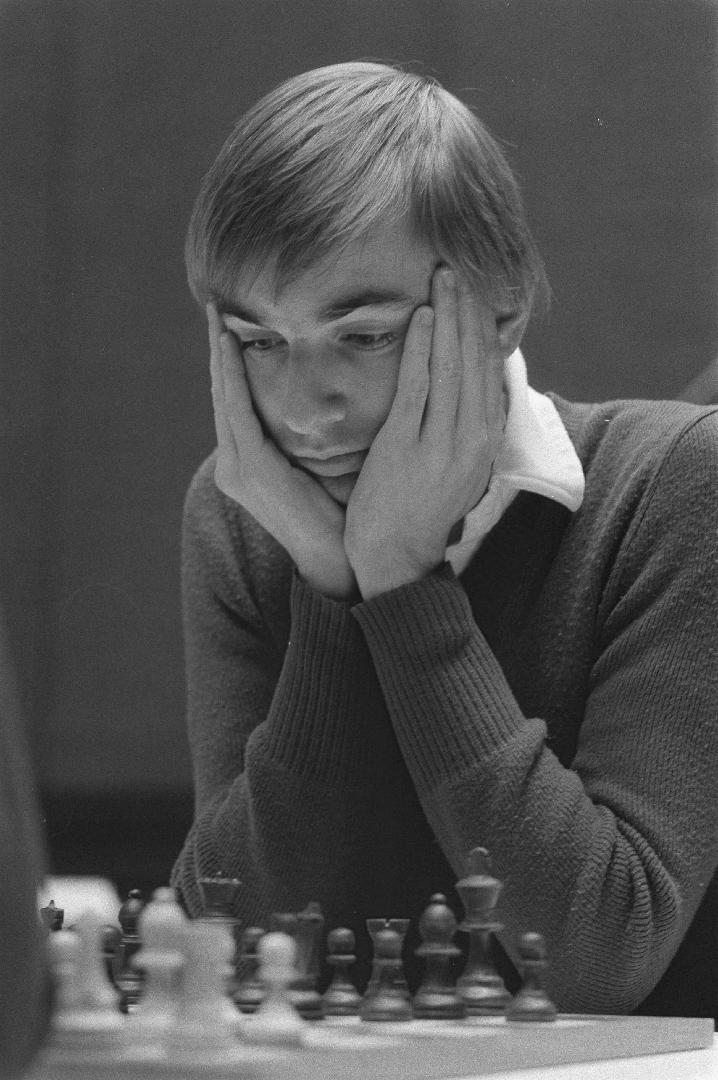 Fotocollectie Anefo — Nederlandse kampioenschappen schaken in Hilversum; Scheeren in zijn partij tegen Bohm — Foto: Croes, Rob C. / Anefo. Licentie: Set B: Rechtenvrij / Publiek Domein. Bron: Nationaal Archief. http://hdl.handle.net/10648/ad3cd8ee-d0b4-102d-bcf8-003048976d84
