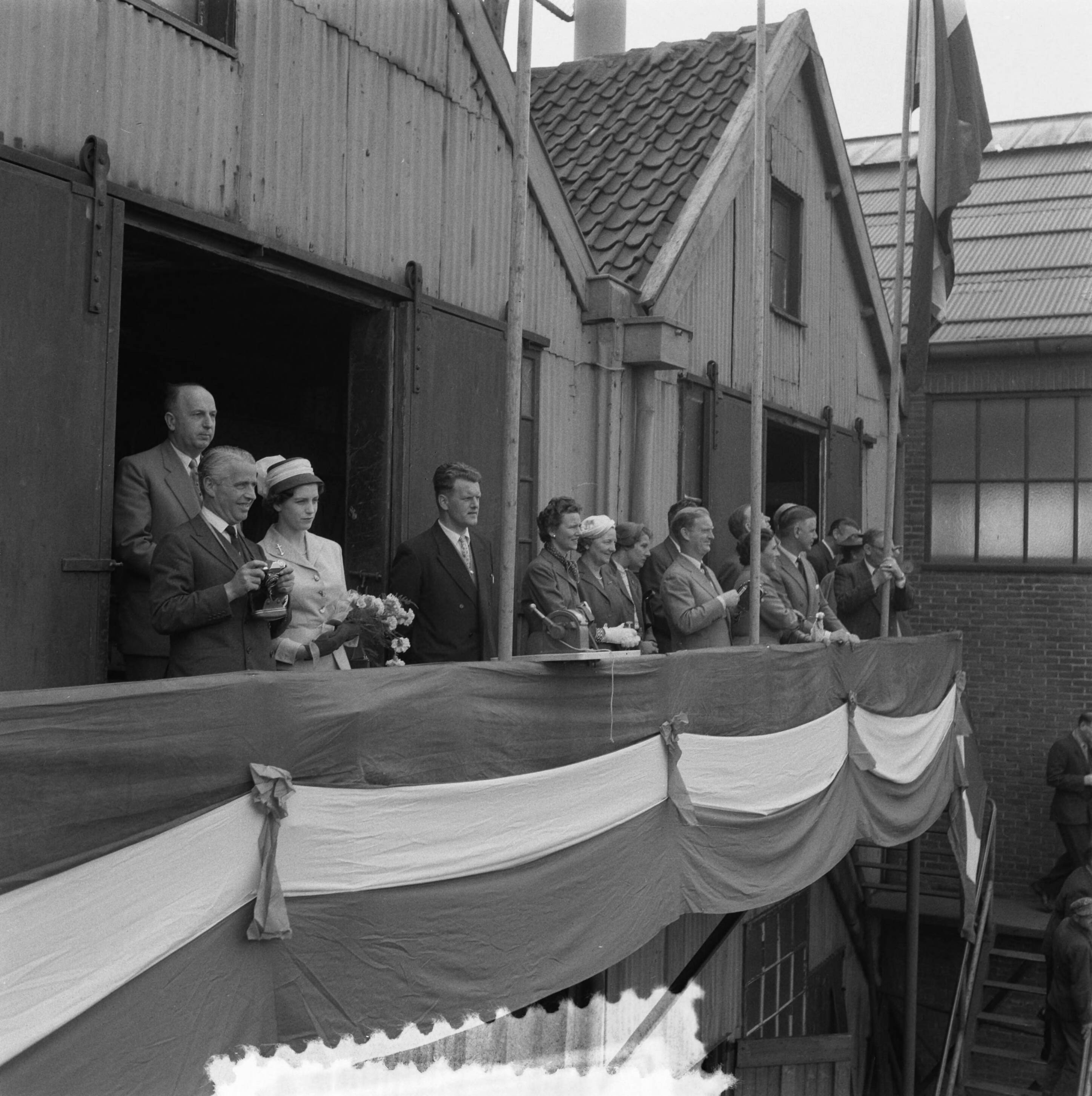 Fotocollectie Anefo — Tewaterlating "Mary North" bij NV Zaanlandse scheepsbouw maatschappij te Zaandam — Foto: Rossem, Wim van / Anefo. Licentie: Set B: Rechtenvrij / Publiek Domein. Bron: Nationaal Archief. http://hdl.handle.net/10648/a9499f56-d0b4-102d-bcf8-003048976d84