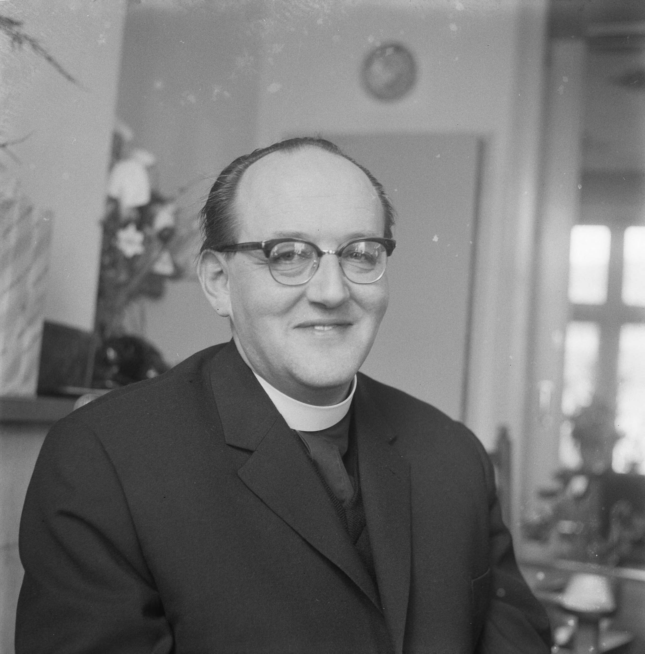 Fotocollectie Anefo — De nieuwe bisschop van Breda, mgr. G.H. de Vet — Foto: Nijs, Jac. de / Anefo. Licentie: Set B: Rechtenvrij / Publiek Domein. Bron: Nationaal Archief. http://hdl.handle.net/10648/a9fed2c2-d0b4-102d-bcf8-003048976d84
