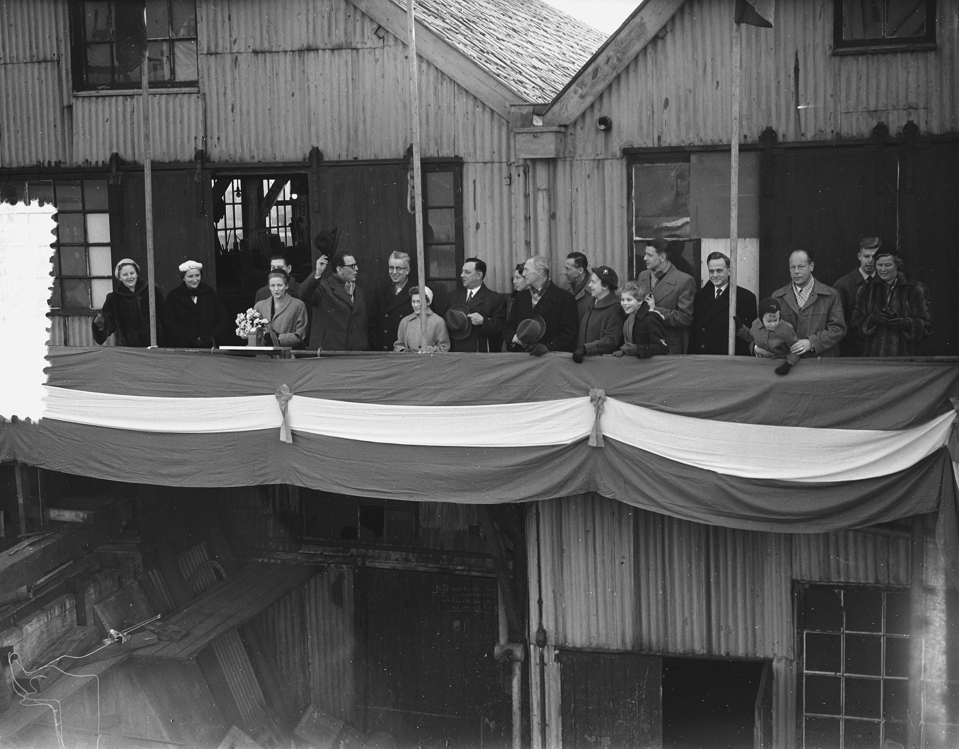 Tewaterlating van het m.s. "Ulla Danielsen" bij de Zaanlandse Scheepsbouw Maatschappij — Foto: Bilsen, Joop van / Anefo. — Licentie: Set B: Rechtenvrij / Publiek Domein. Bron: Nationaal Archief. http://hdl.handle.net/10648/a9445064-d0b4-102d-bcf8-003048976d84